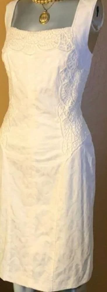 David Meister Dress White Sheath Style With Lace Appliqué Front. - Image 2