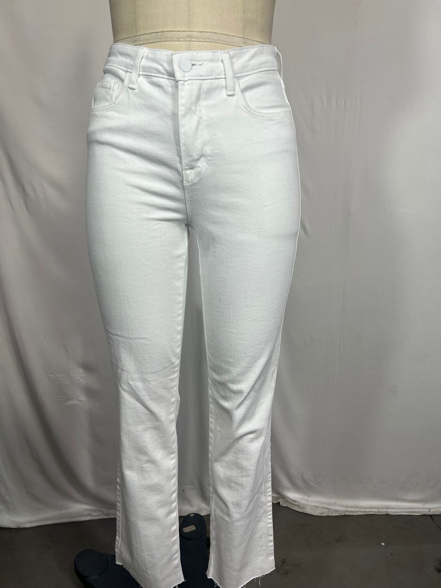 Draya High Rise Slim Straight Walk Off Jeans In Blanc - Image 4