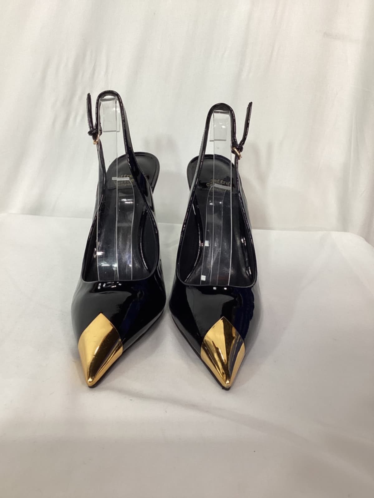 Riddler Pointed Toe Pump - Image 2
