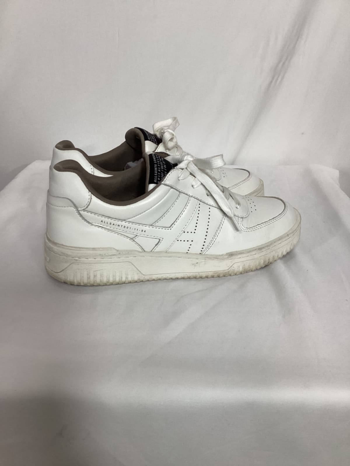 Vix Sneaker In White - Image 4