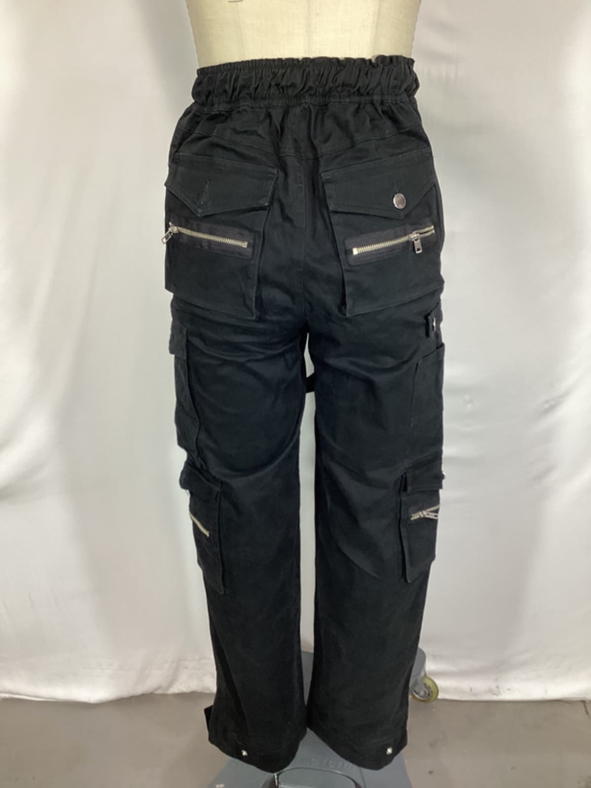 Cargo Pants In Black - Image 2