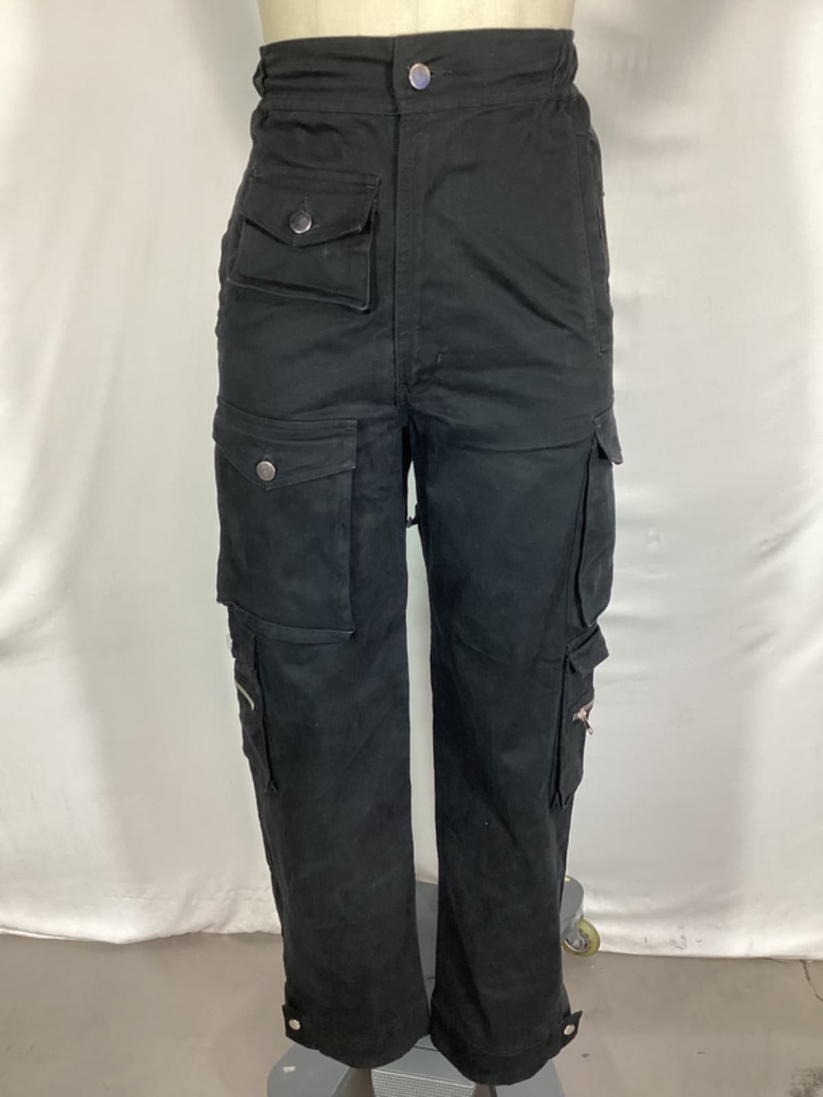 Cargo Pants In Black - Image 3