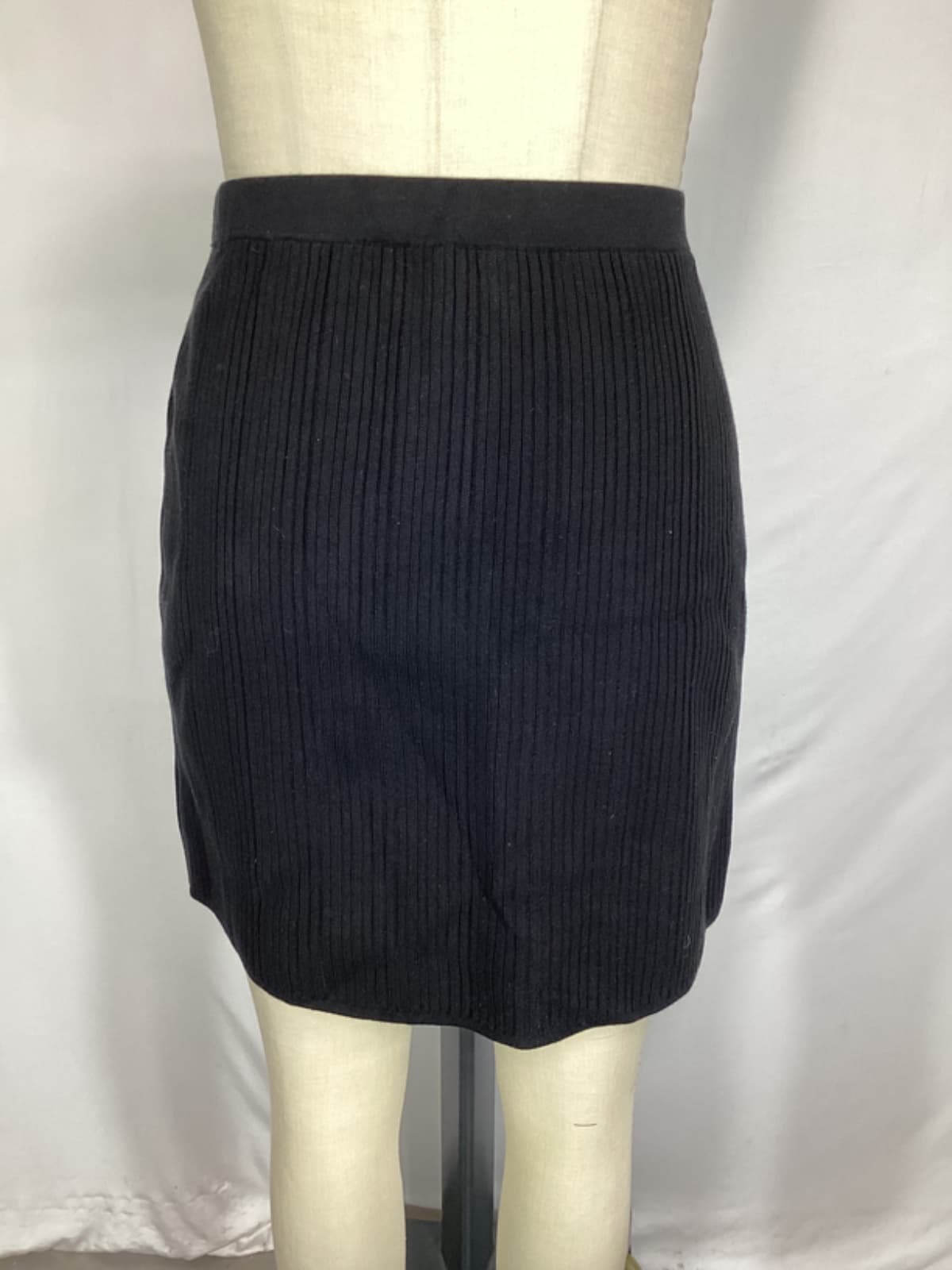 Short Rib Skirt In Black - Image 3