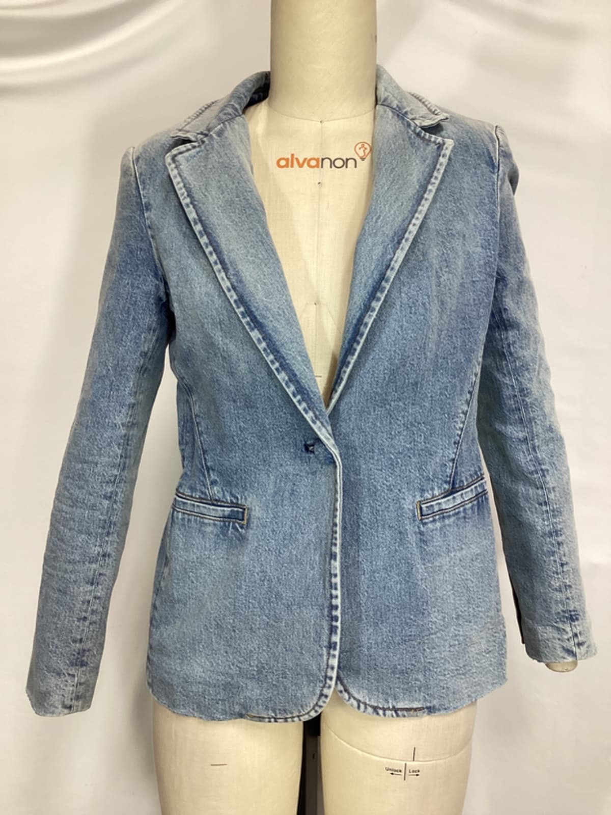 Macey Fitted Blazer In Bay Blue - Image 3