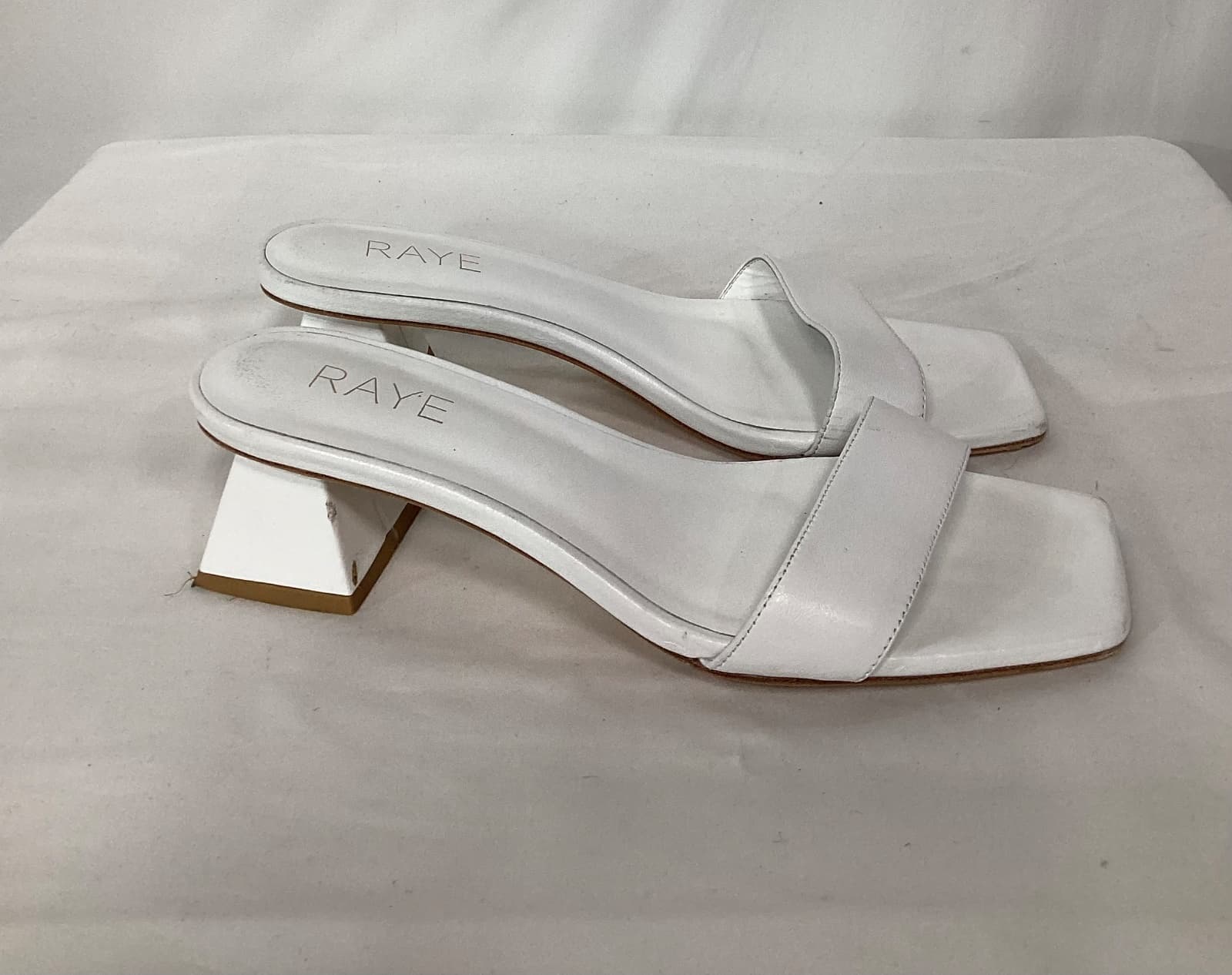Julie Heel In White - Image 3