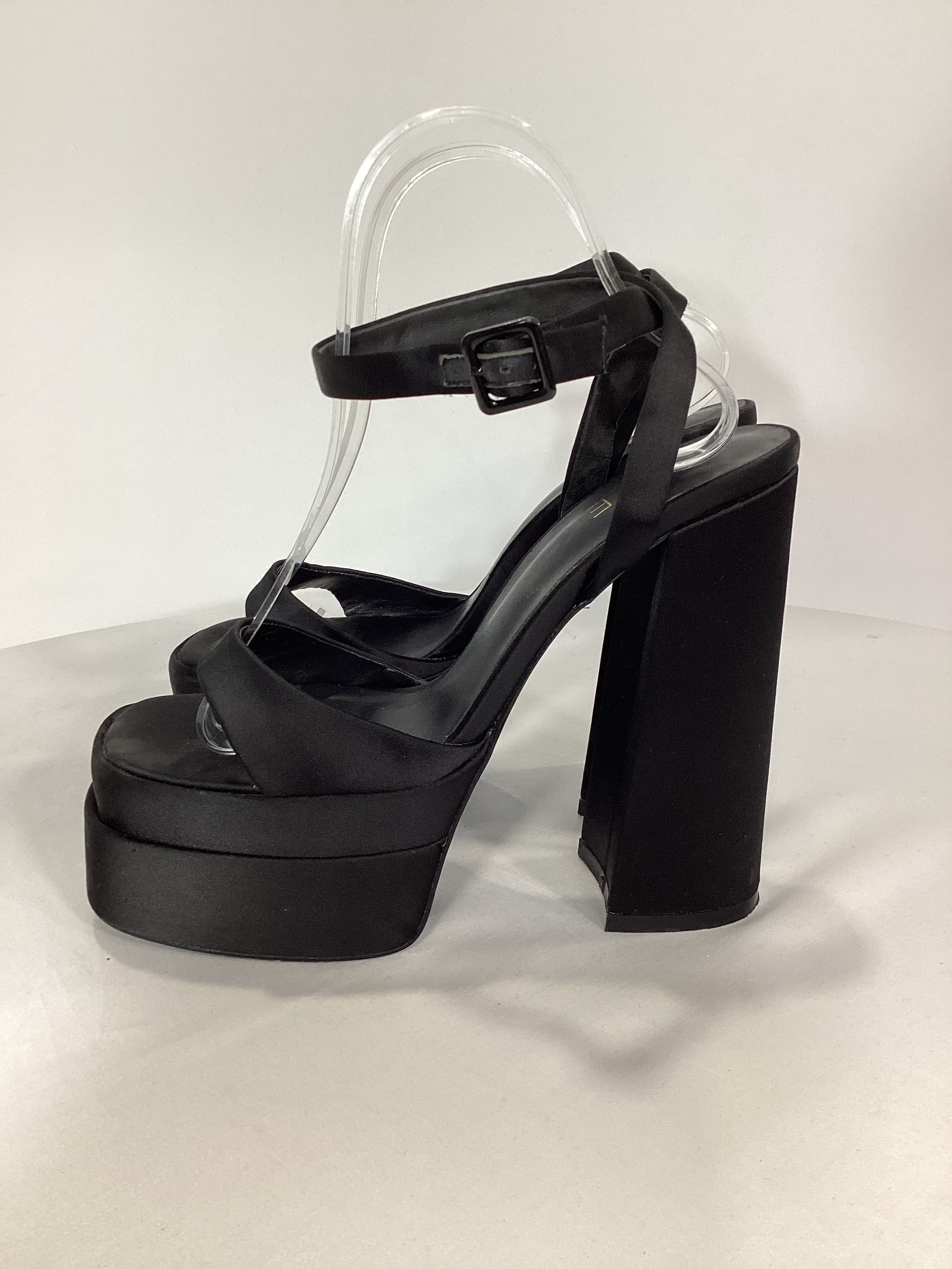 Casia Ankle Strap Platform In Black - Image 4