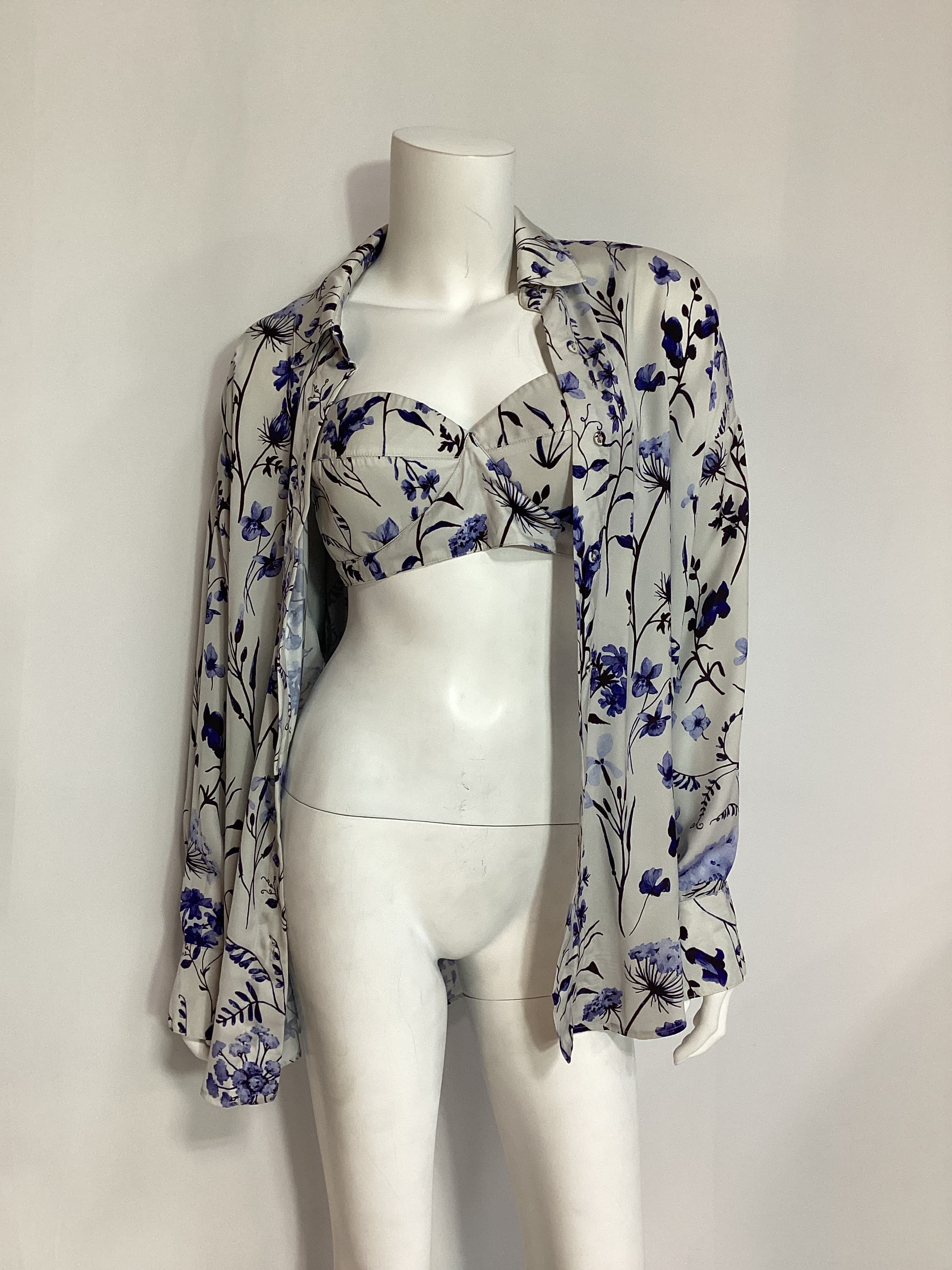 The Ex-Boyfriend Shirt In Blue & White Multi Floral - Image 2