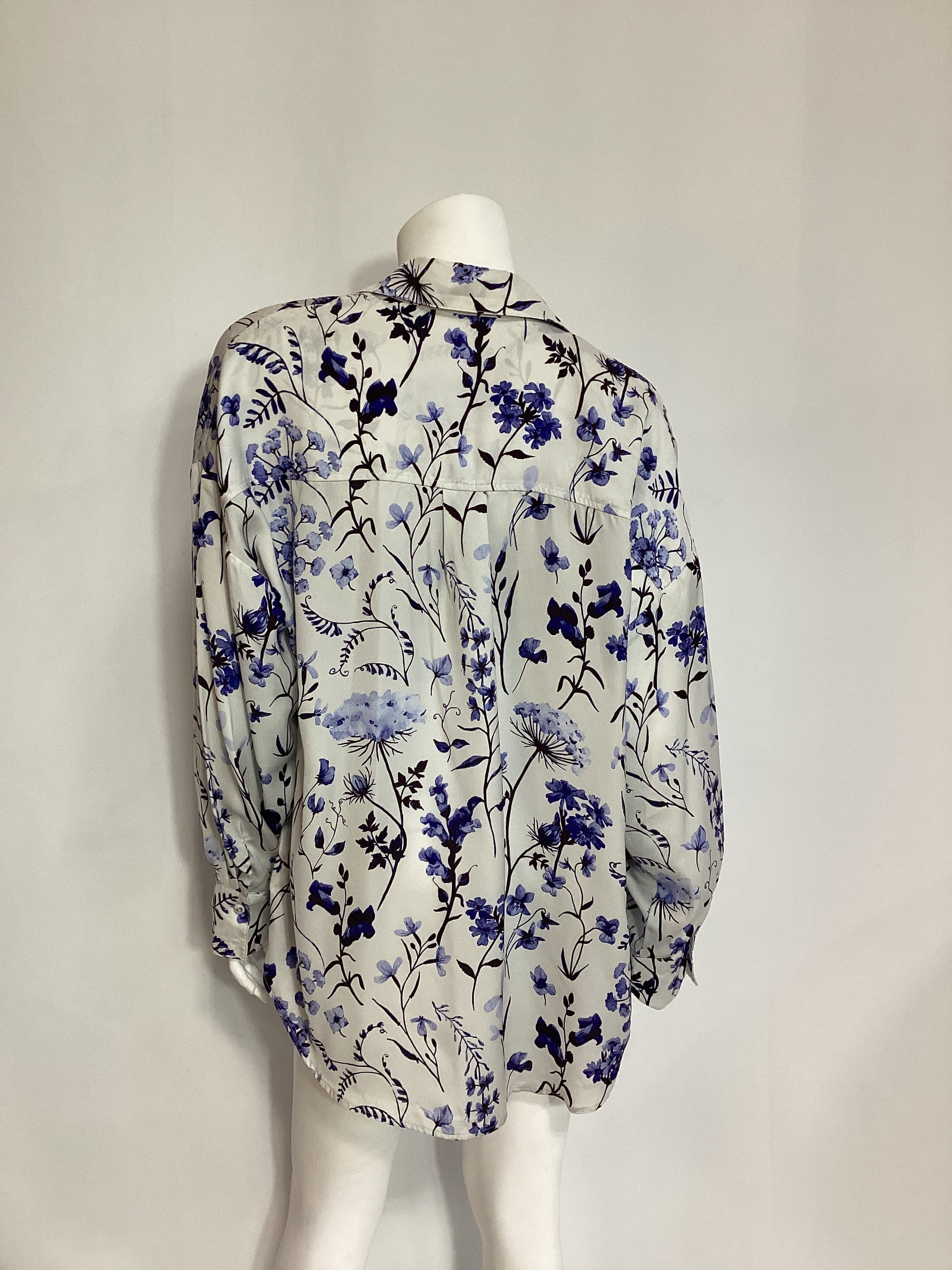 The Ex-Boyfriend Shirt In Blue & White Multi Floral - Image 3