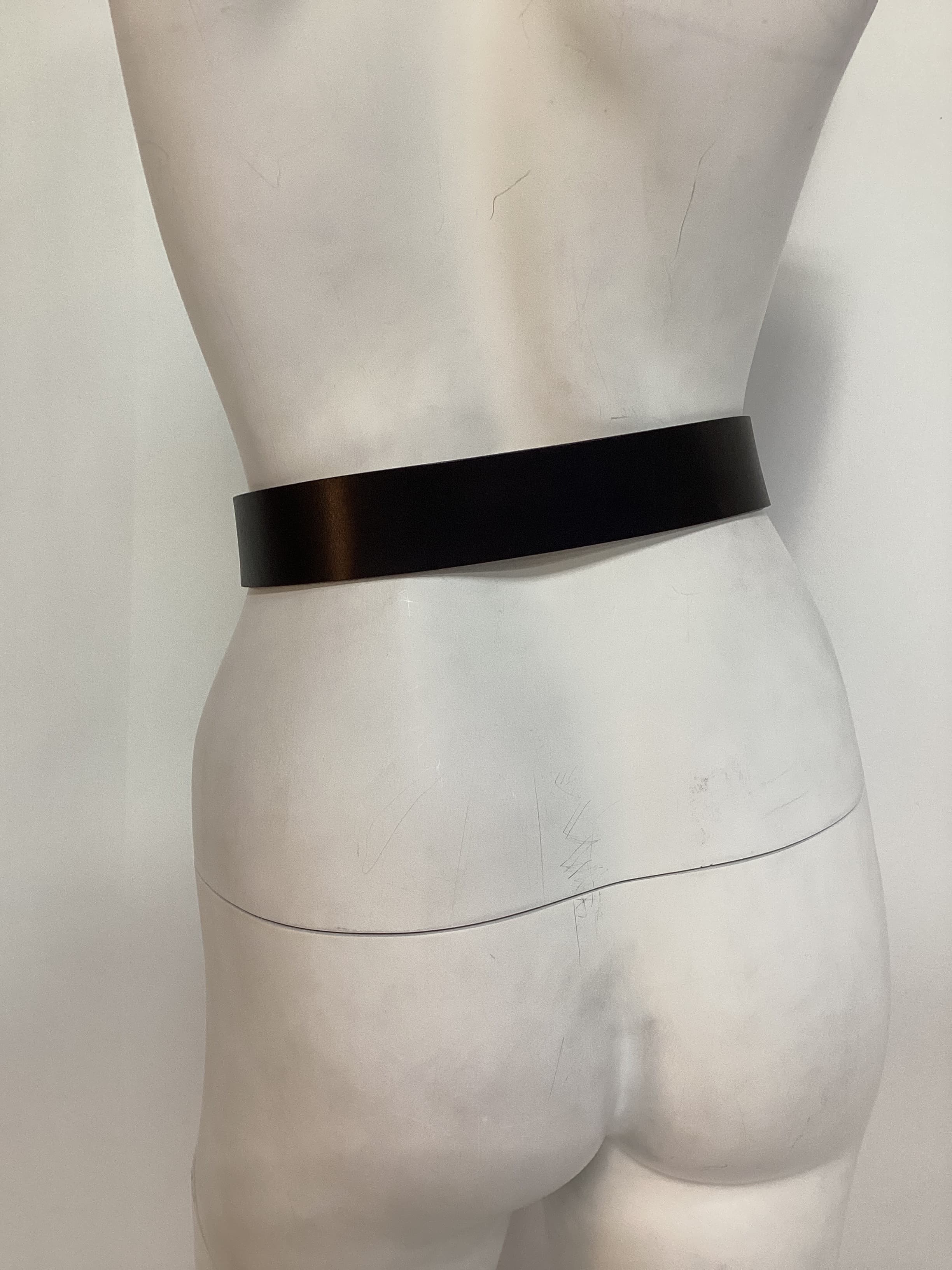 Amelia Belt In Black & Gold - Image 3