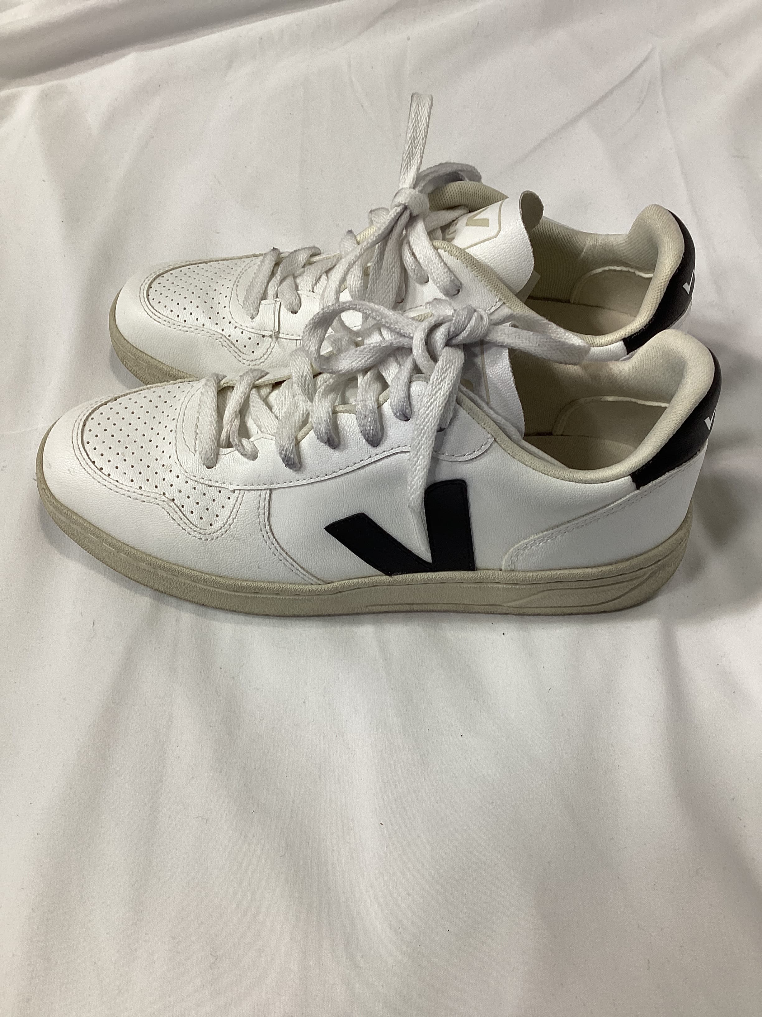 V-10 Sneaker In Extra White & Black - Image 2