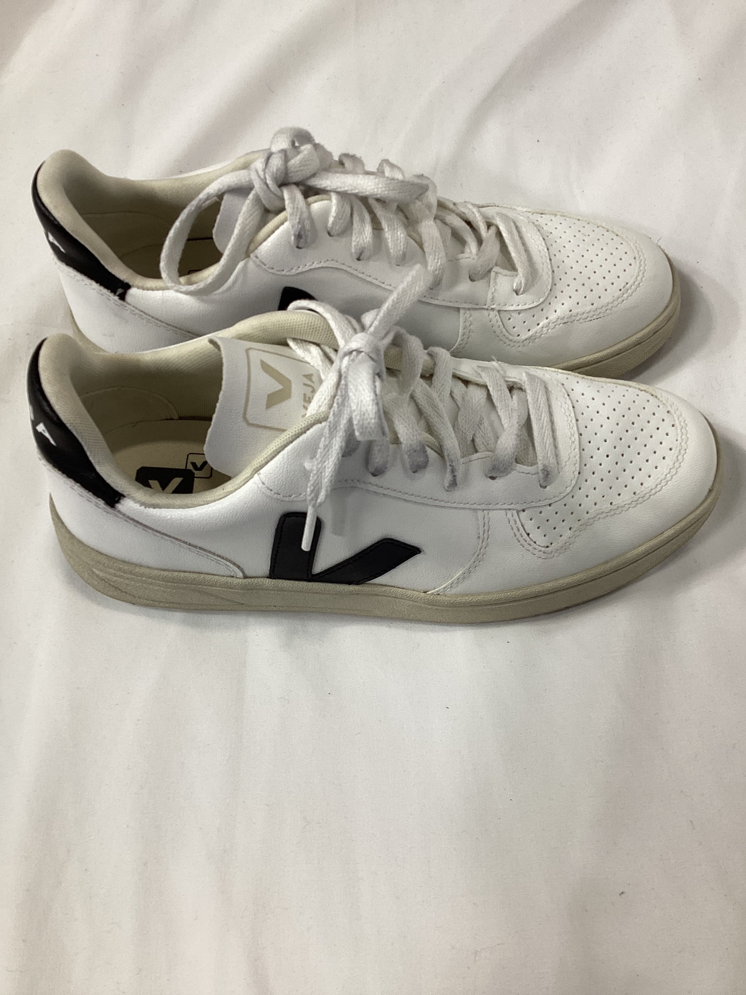 V-10 Sneaker In Extra White & Black - Image 3