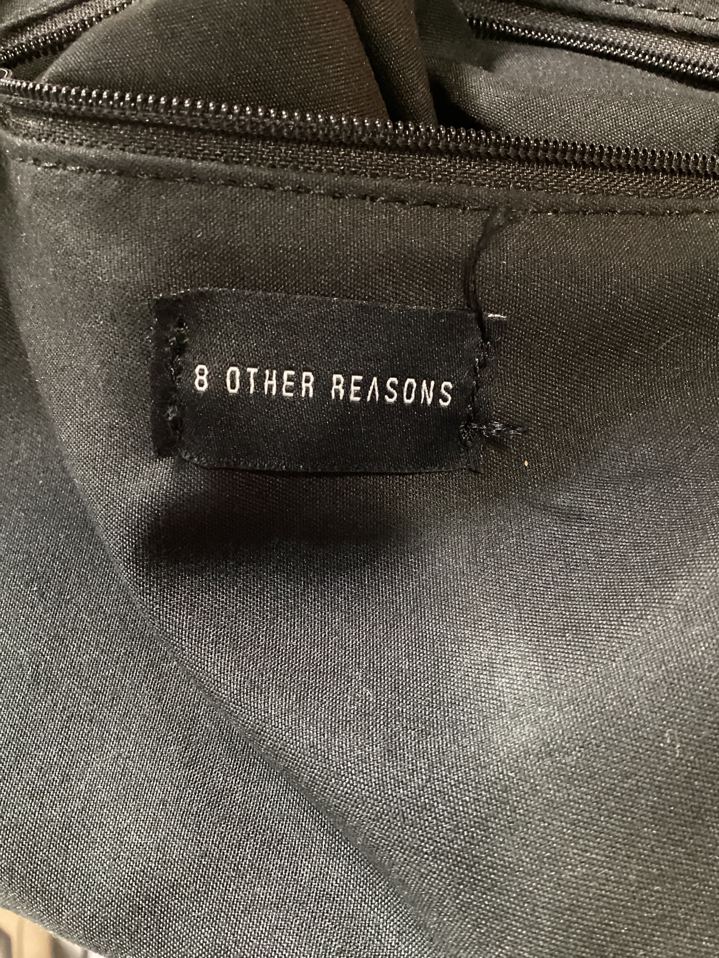 It Girl Shoulder Bag In Silver - Image 3