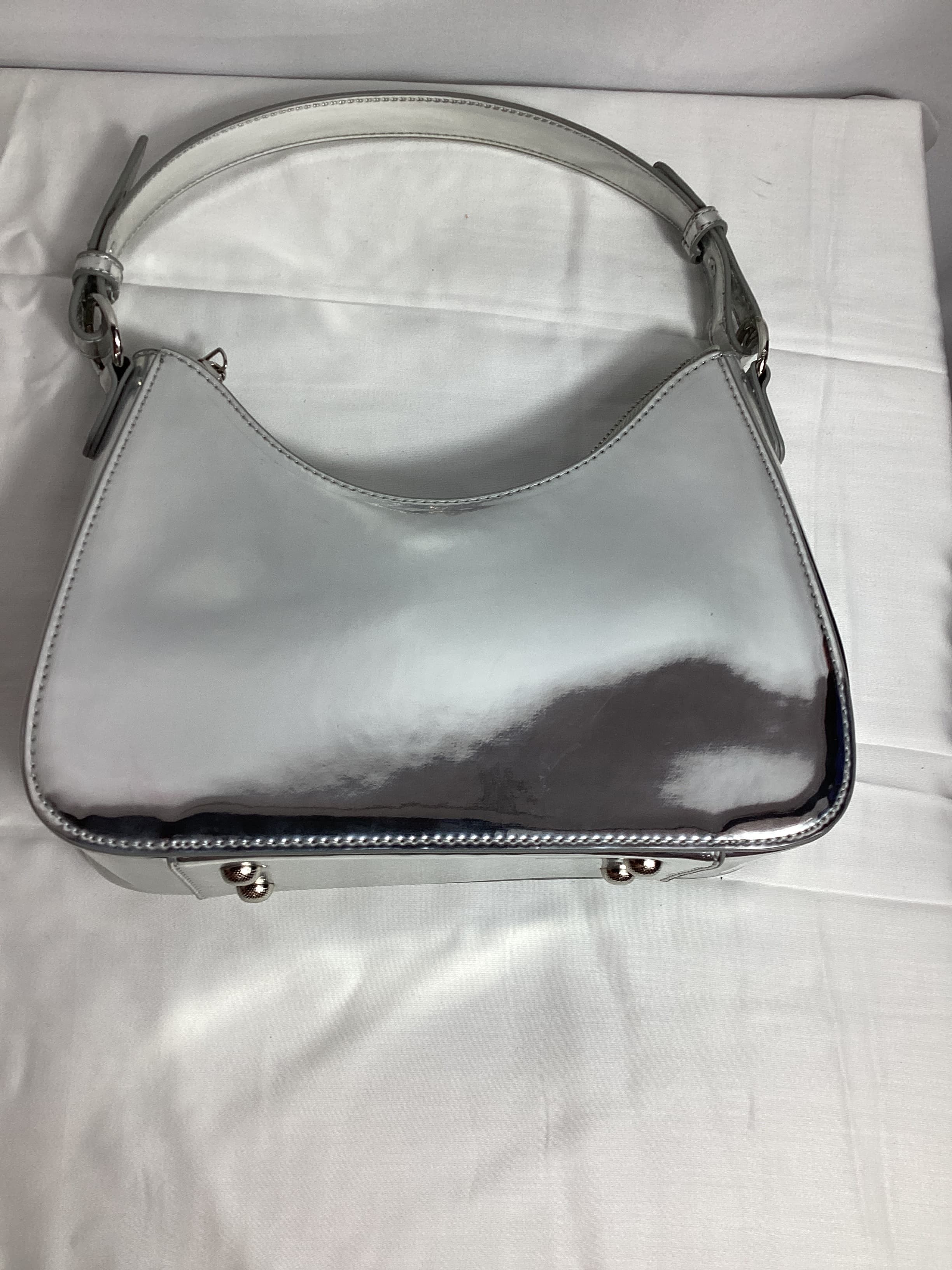 It Girl Shoulder Bag In Silver - Image 2