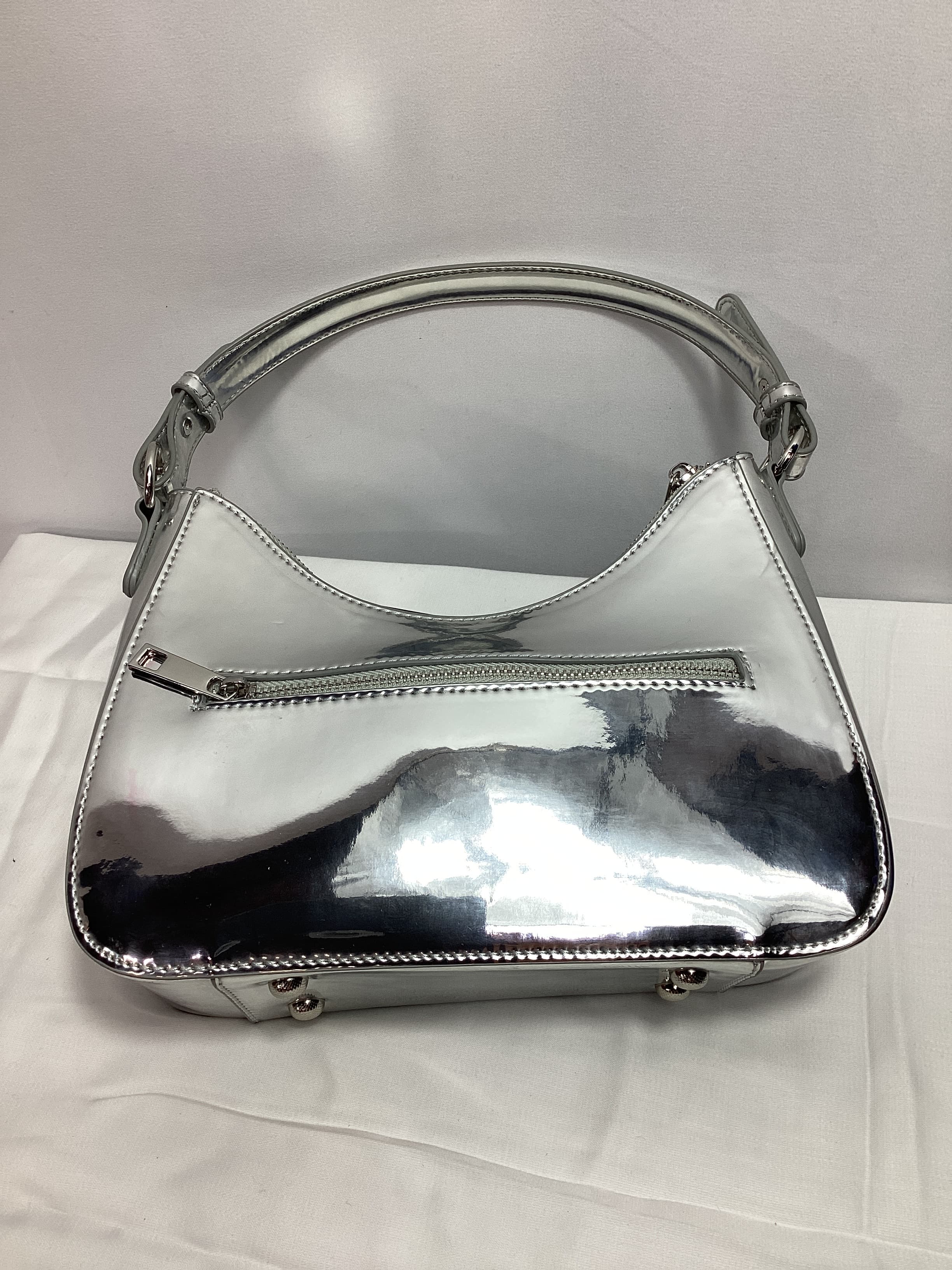 It Girl Shoulder Bag In Silver - Image 4
