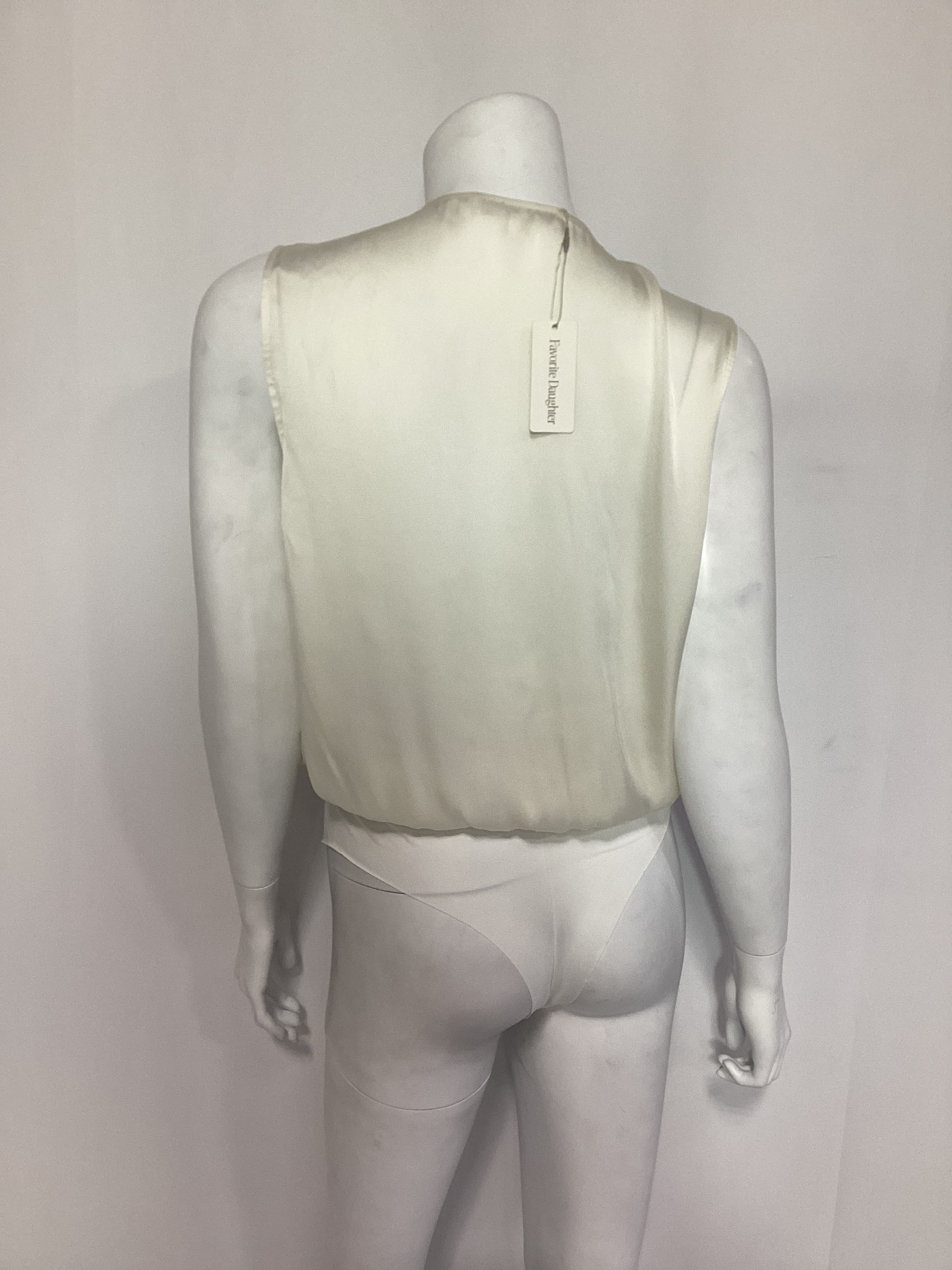 THE SLEEVELESS DATE BLOUSE - Image 2