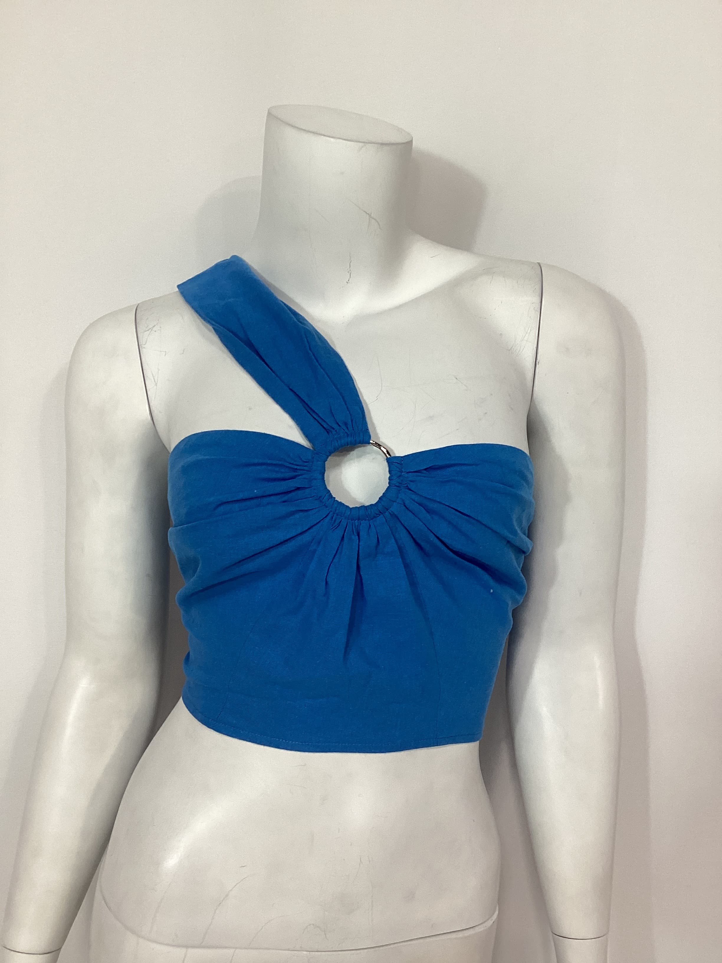 One Shoulder Crop Top With Ring Detail - Image 4