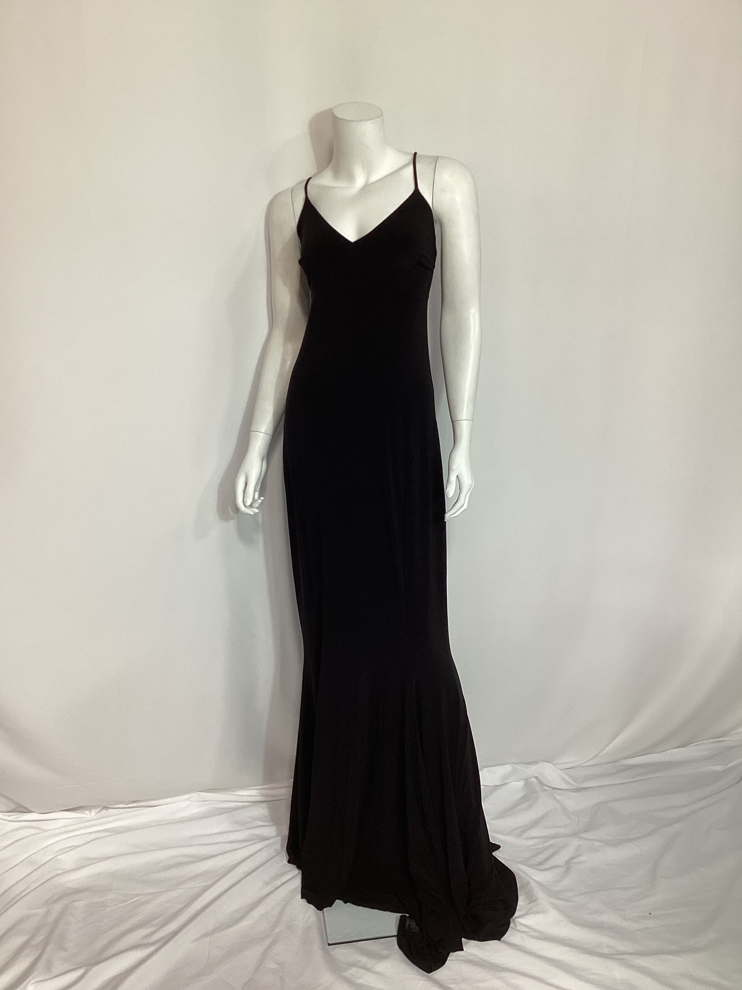 Low Back Slip Mermaid Fishtail Gown In Black - Image 2