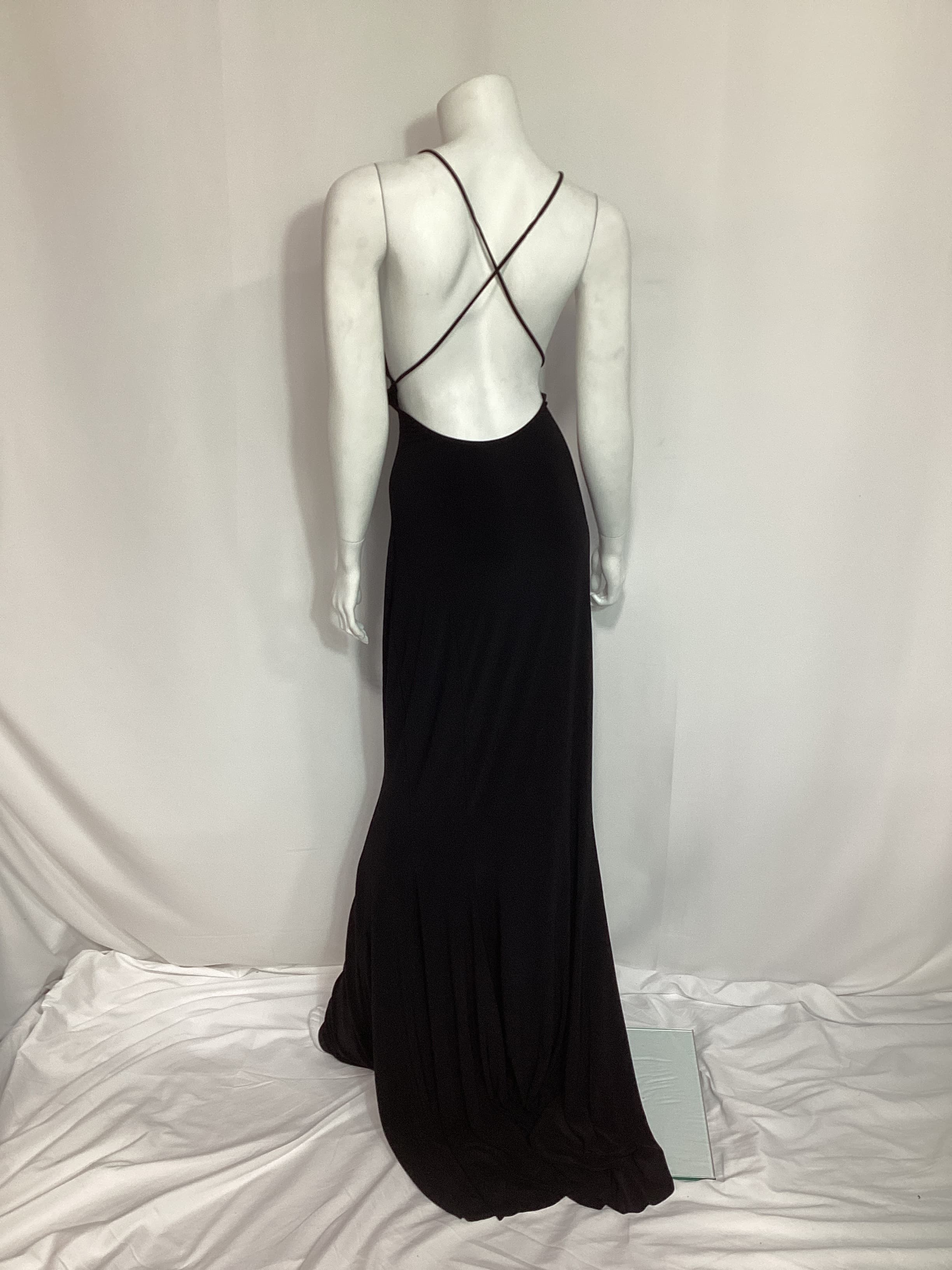 Low Back Slip Mermaid Fishtail Gown In Black - Image 3