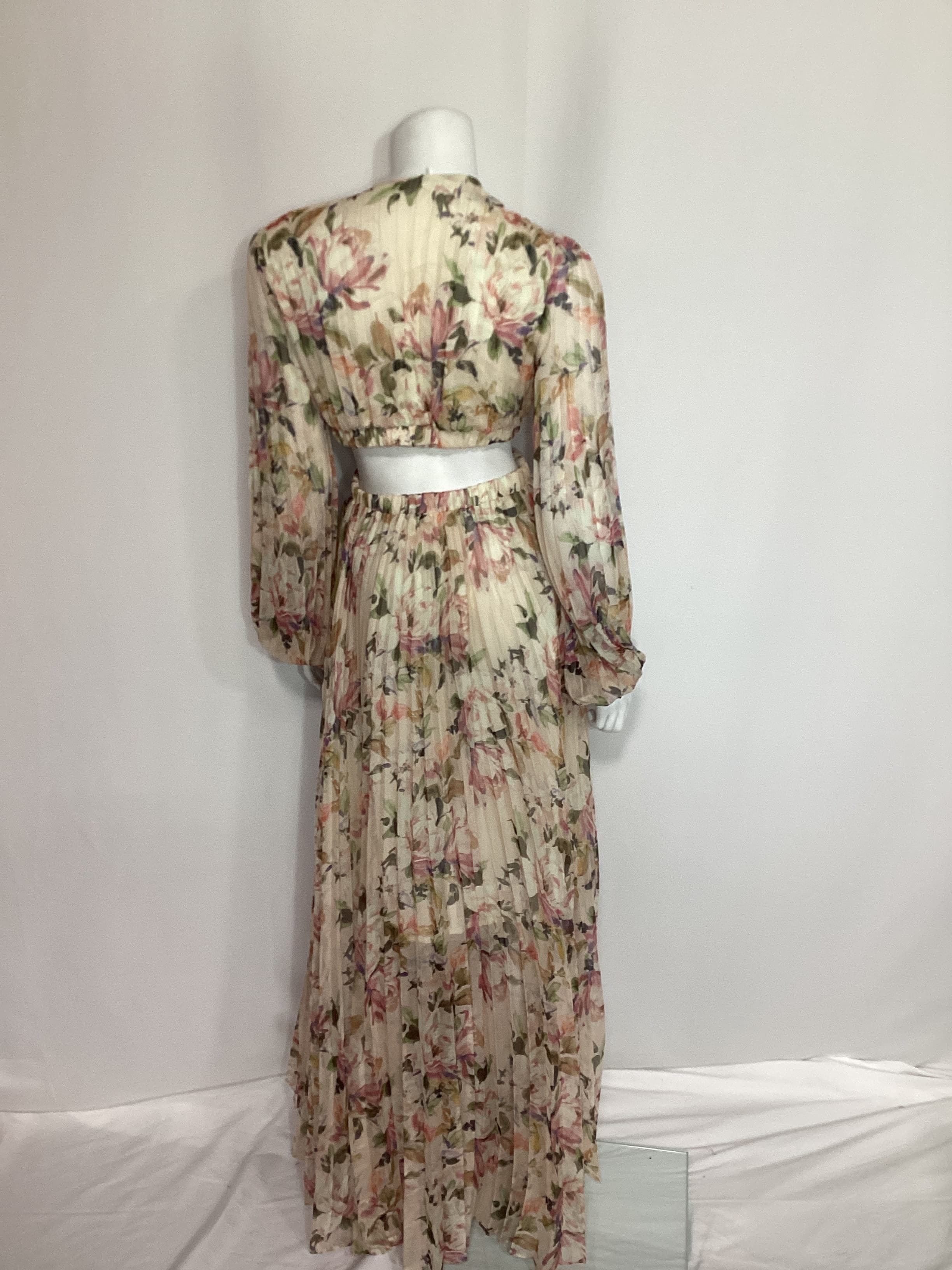 Revery Dress In Cream Pink Floral - Image 2