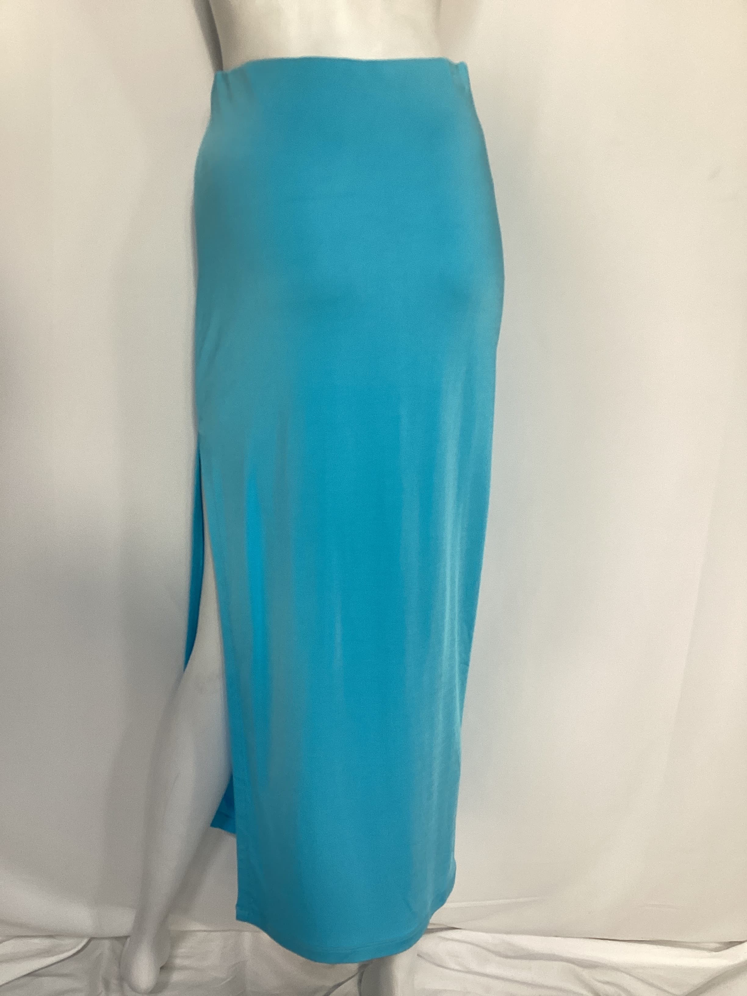 Solid Side Gathered Slit Skirt In Aquarium - Image 2