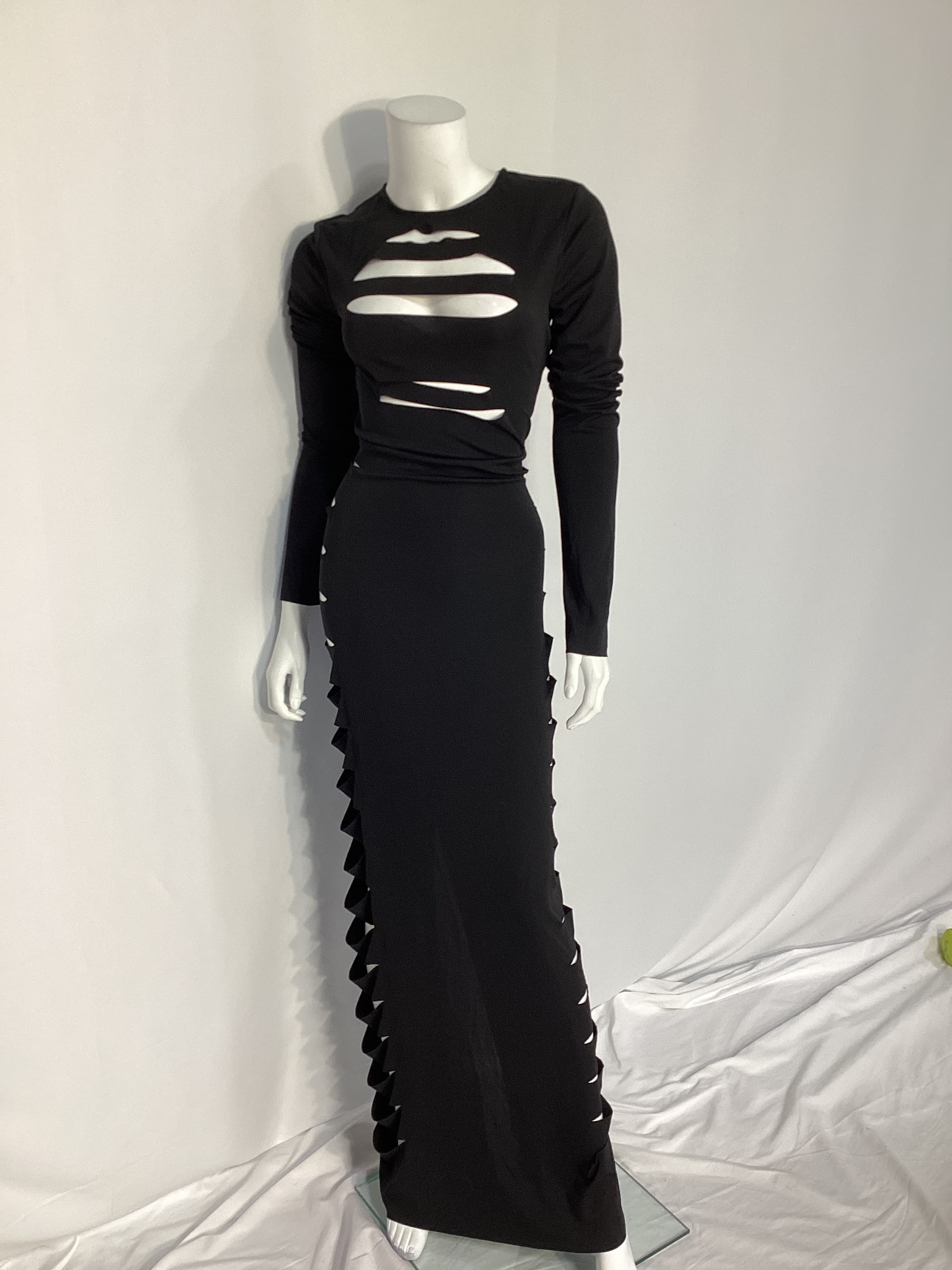 Yailin Maxi Dress In Black - Image 2