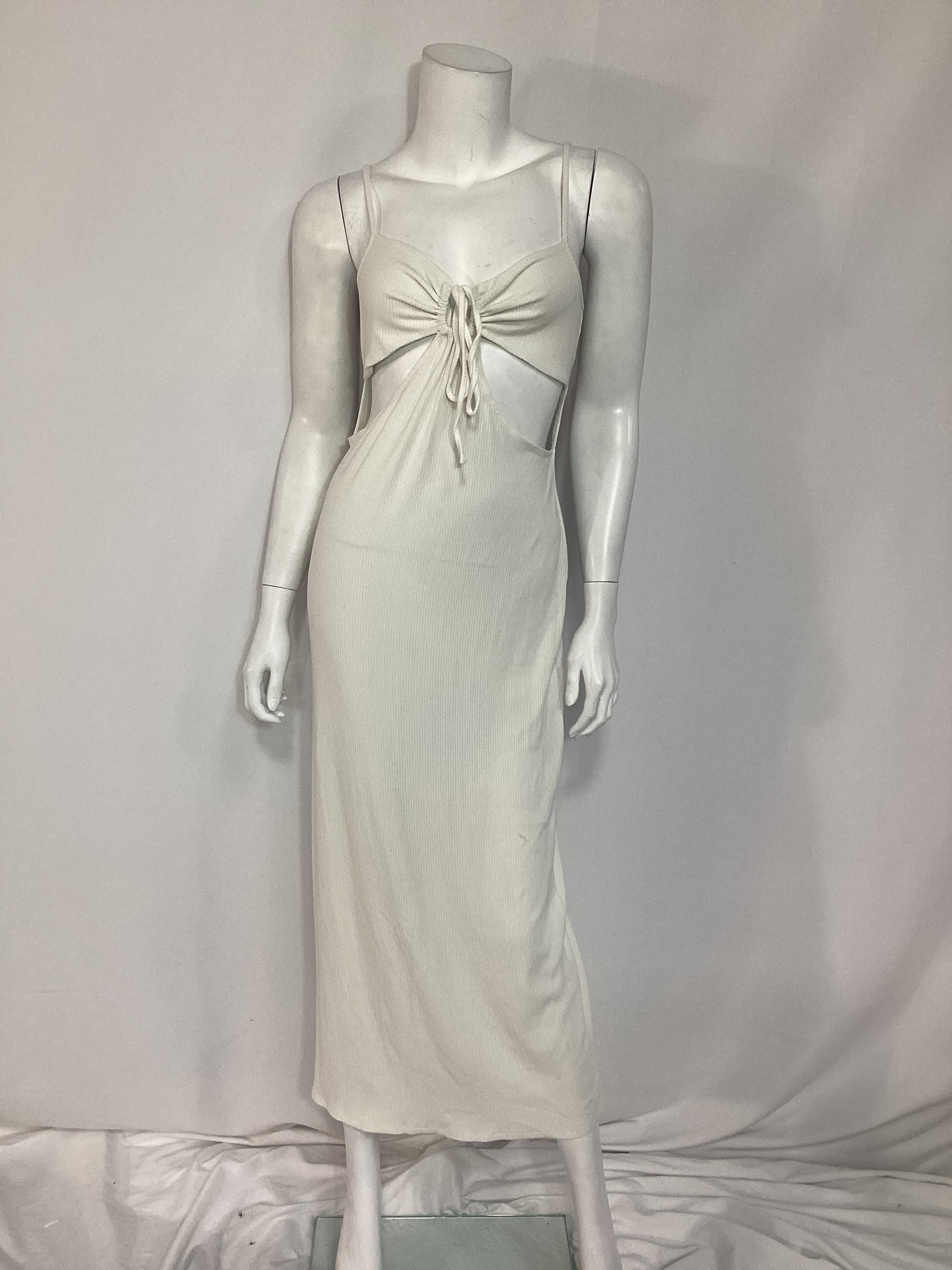 Naomi Dress In Cream - Image 3