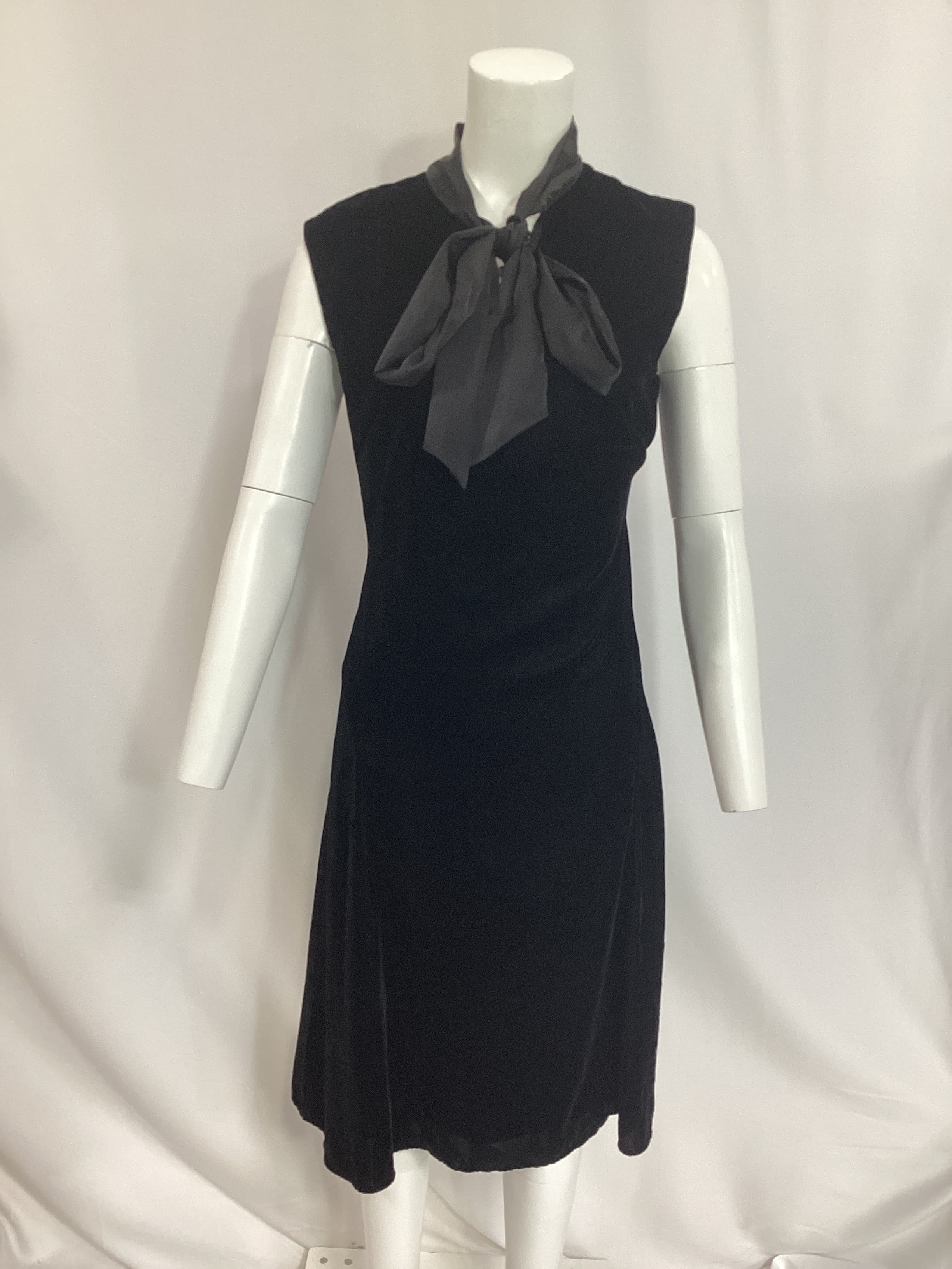 Tie-Neck Velvet Dress - Image 3