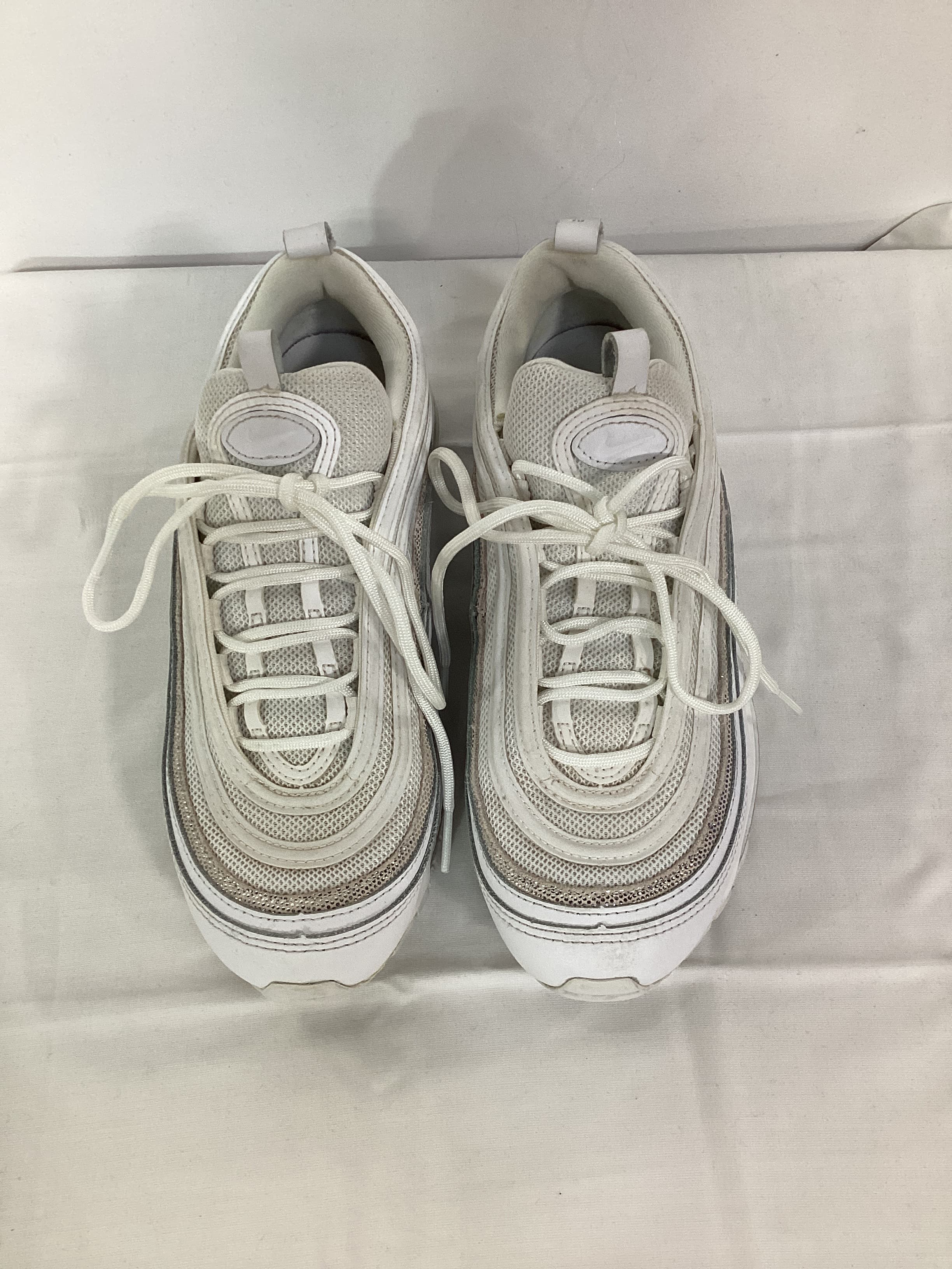 Air Max 97 Sneaker In White, Chrome, & Platinum Tint - Image 4