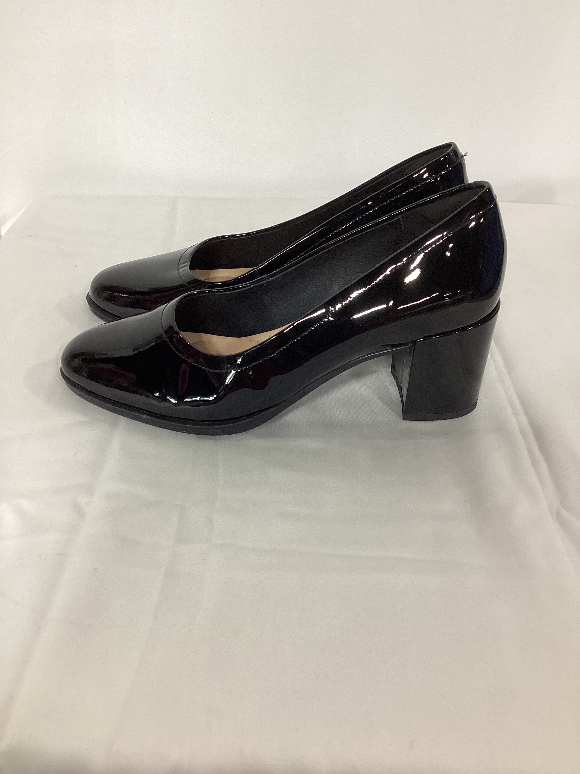 Clarks Freva55 Court Pump - Image 2