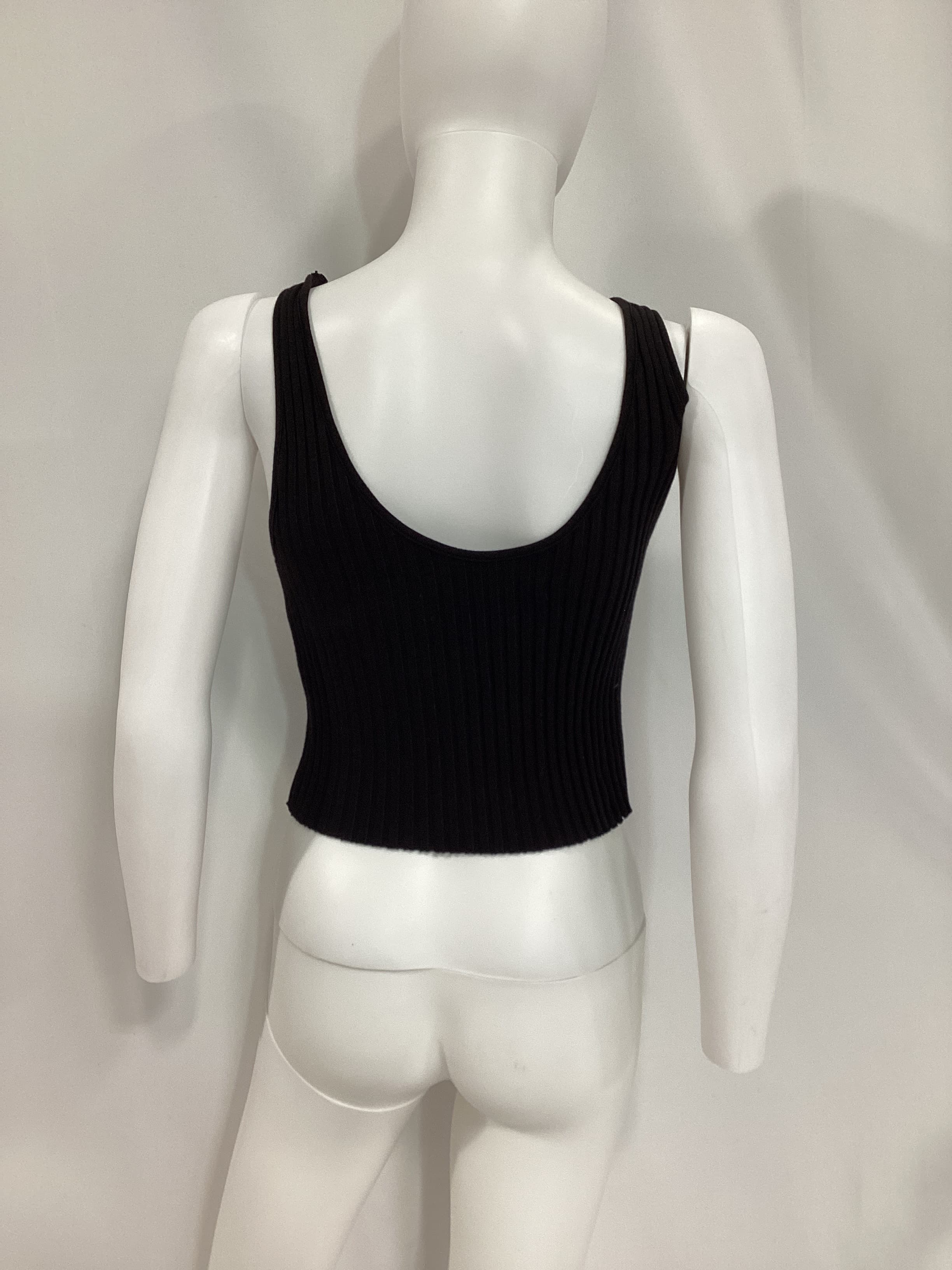 Cropped Scoop Tank In Black - Image 3