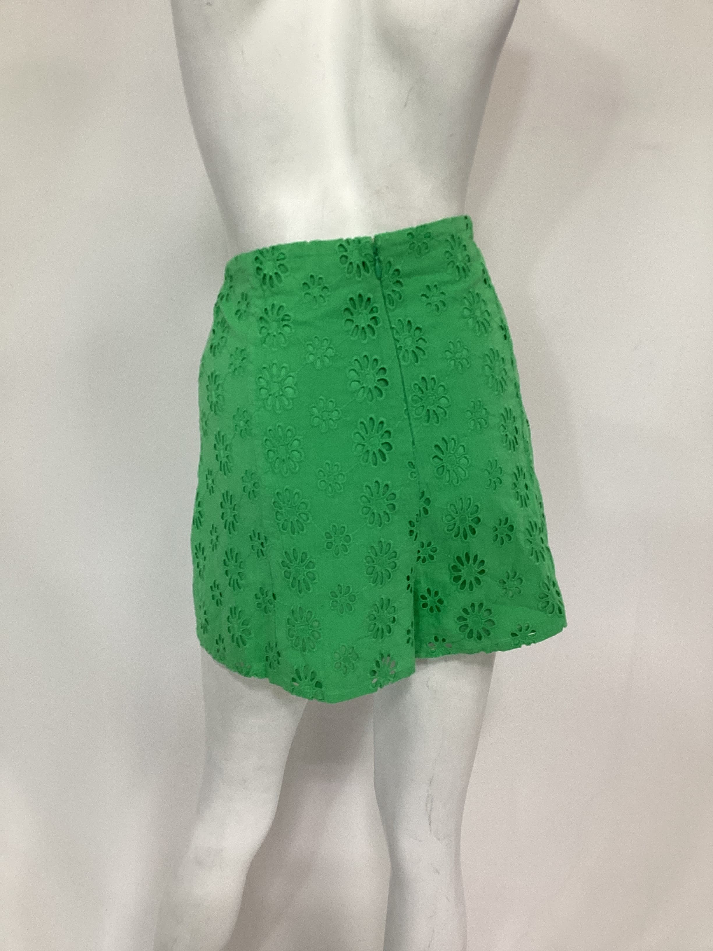Leah Short In Green - Image 2