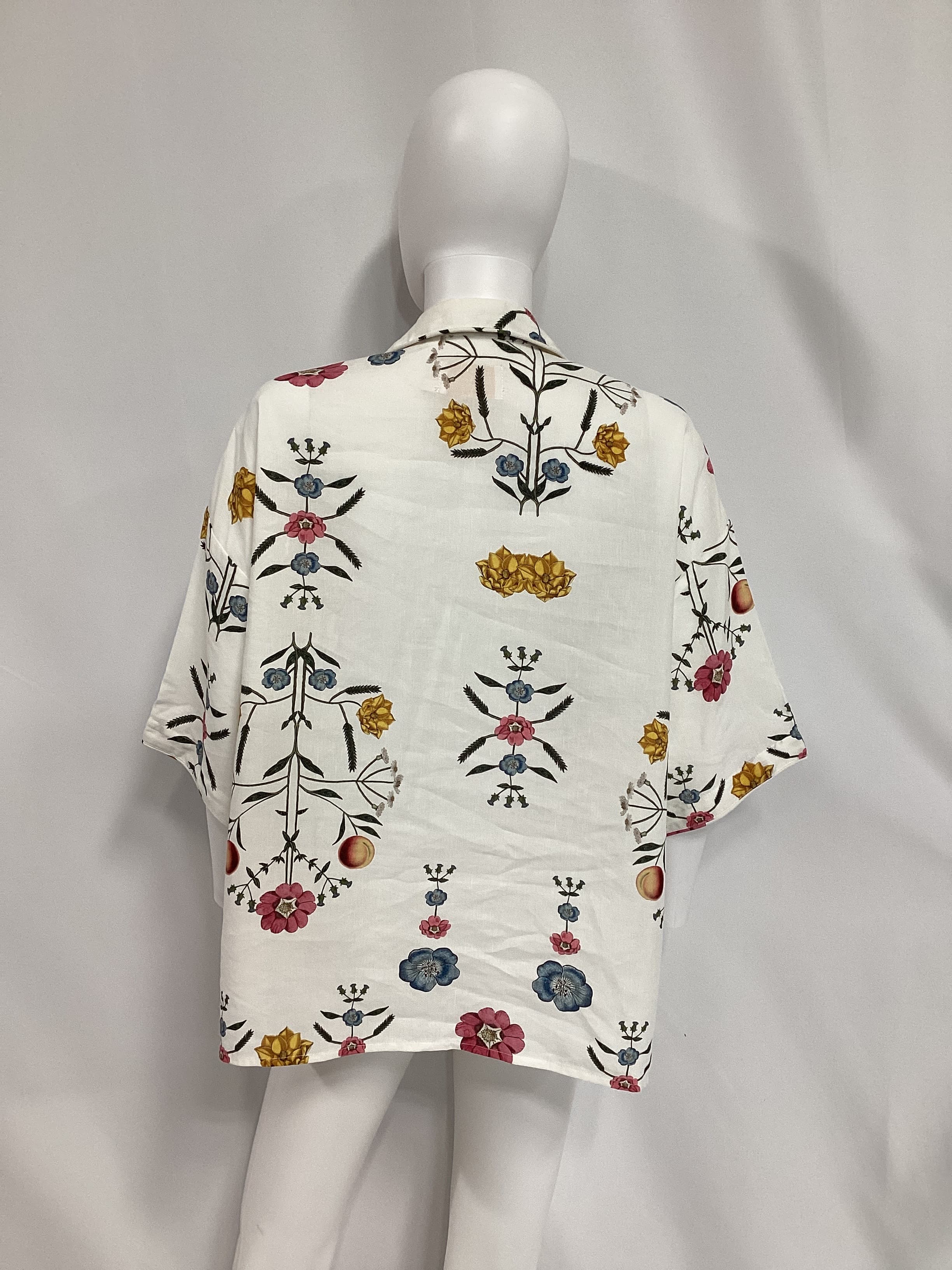 The Celesta Shirt In Dahlia Floral - Image 2