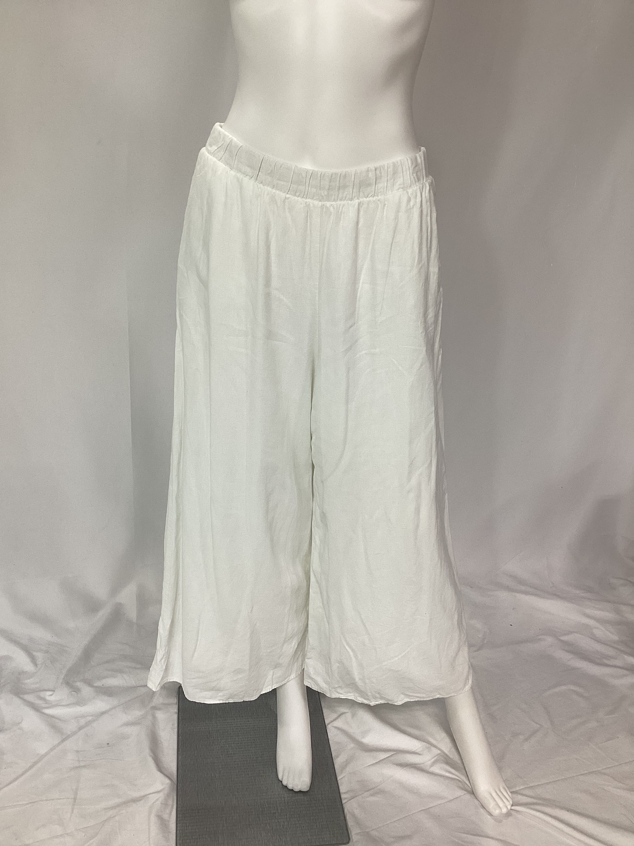 Kick Back Pants In White Linen - Image 2