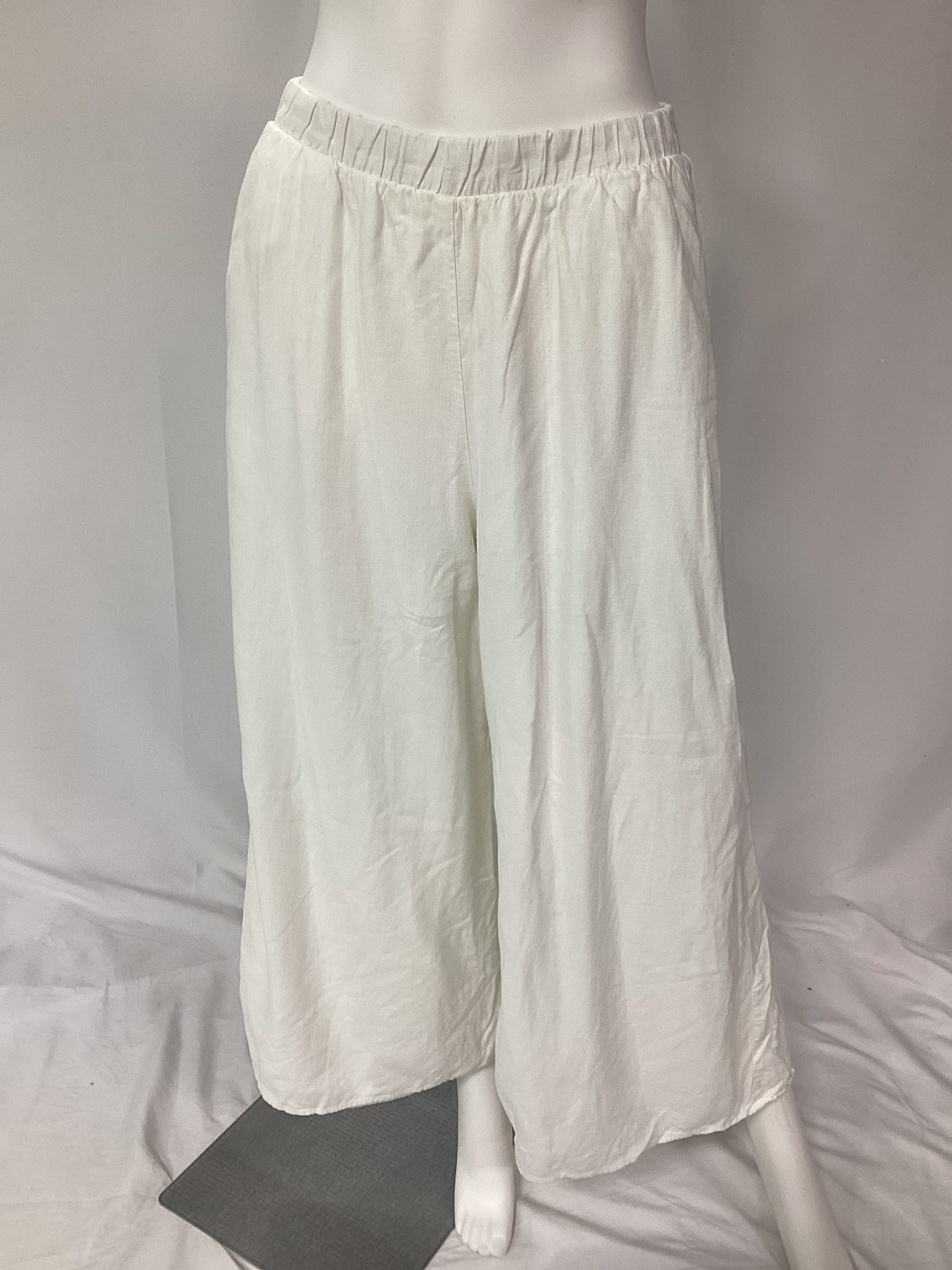 Kick Back Pants In White Linen - Image 2