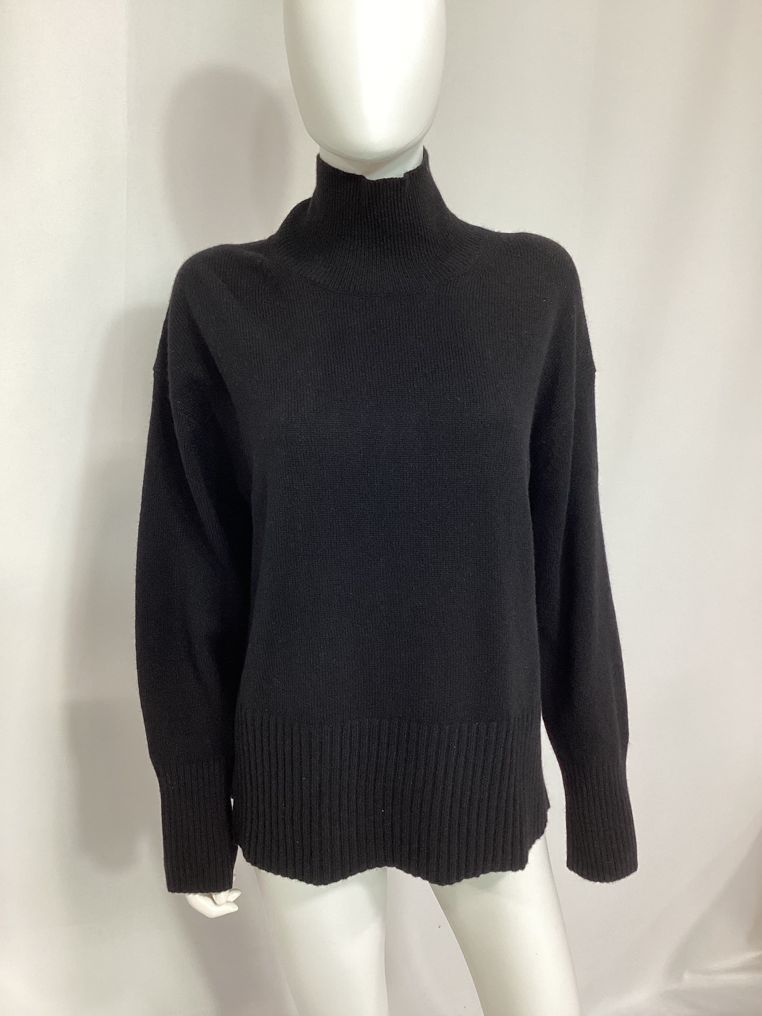 The Boxy Turtleneck In Cashmere - Image 3