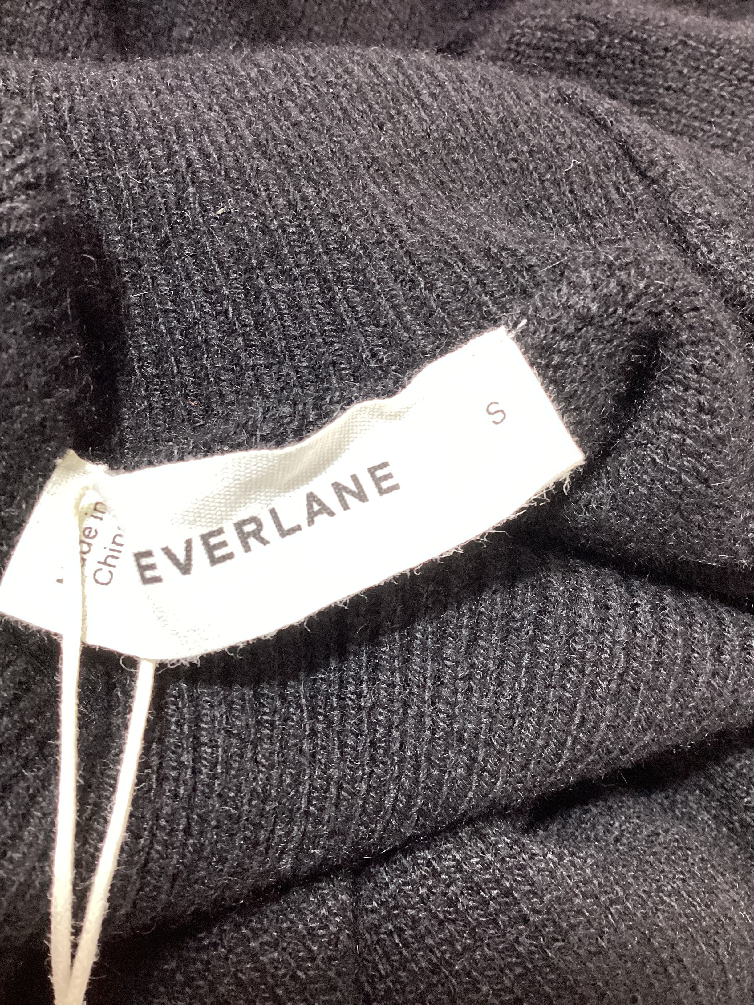 The Boxy Turtleneck In Cashmere - Image 4