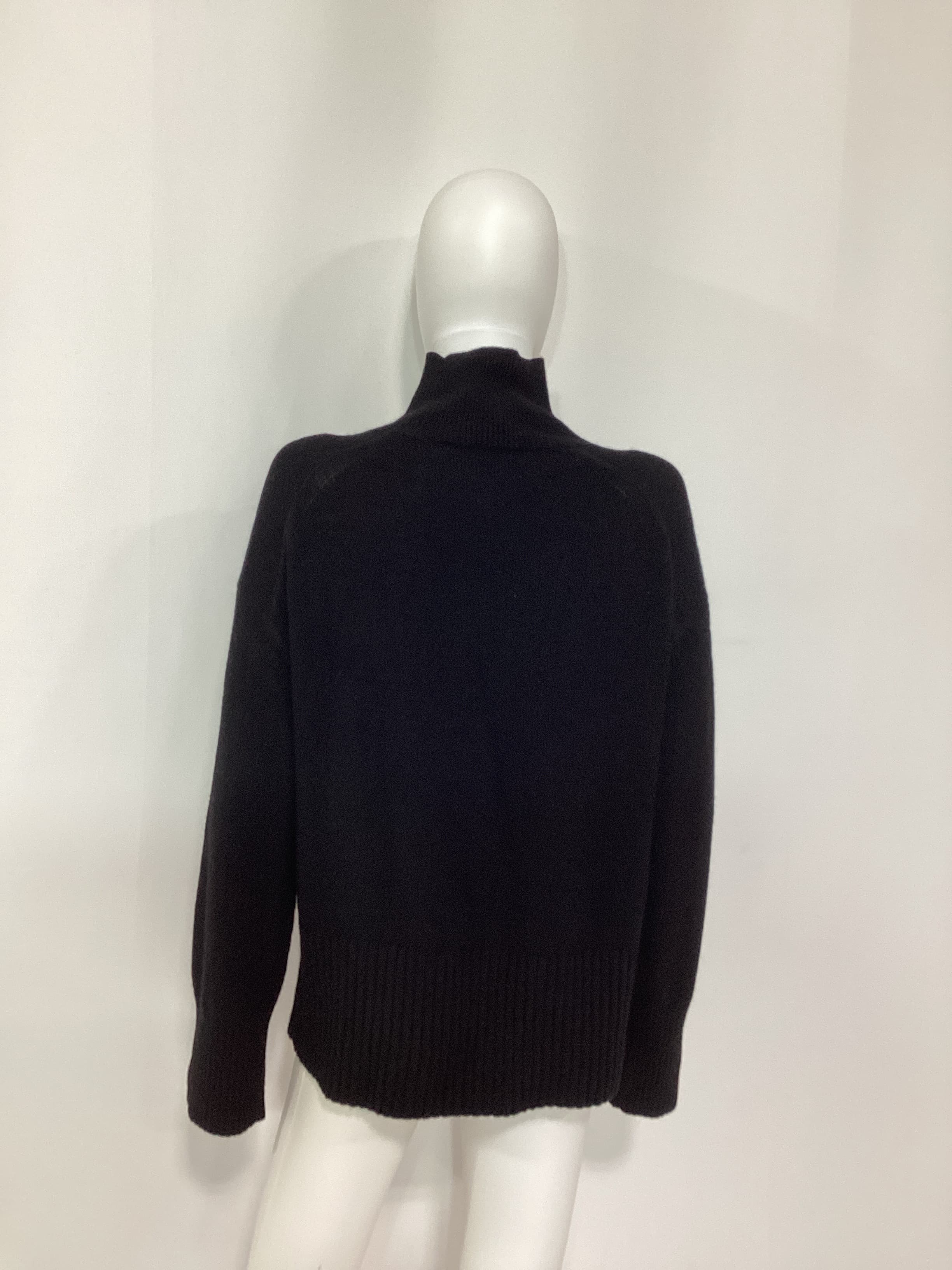 The Boxy Turtleneck In Cashmere - Image 3