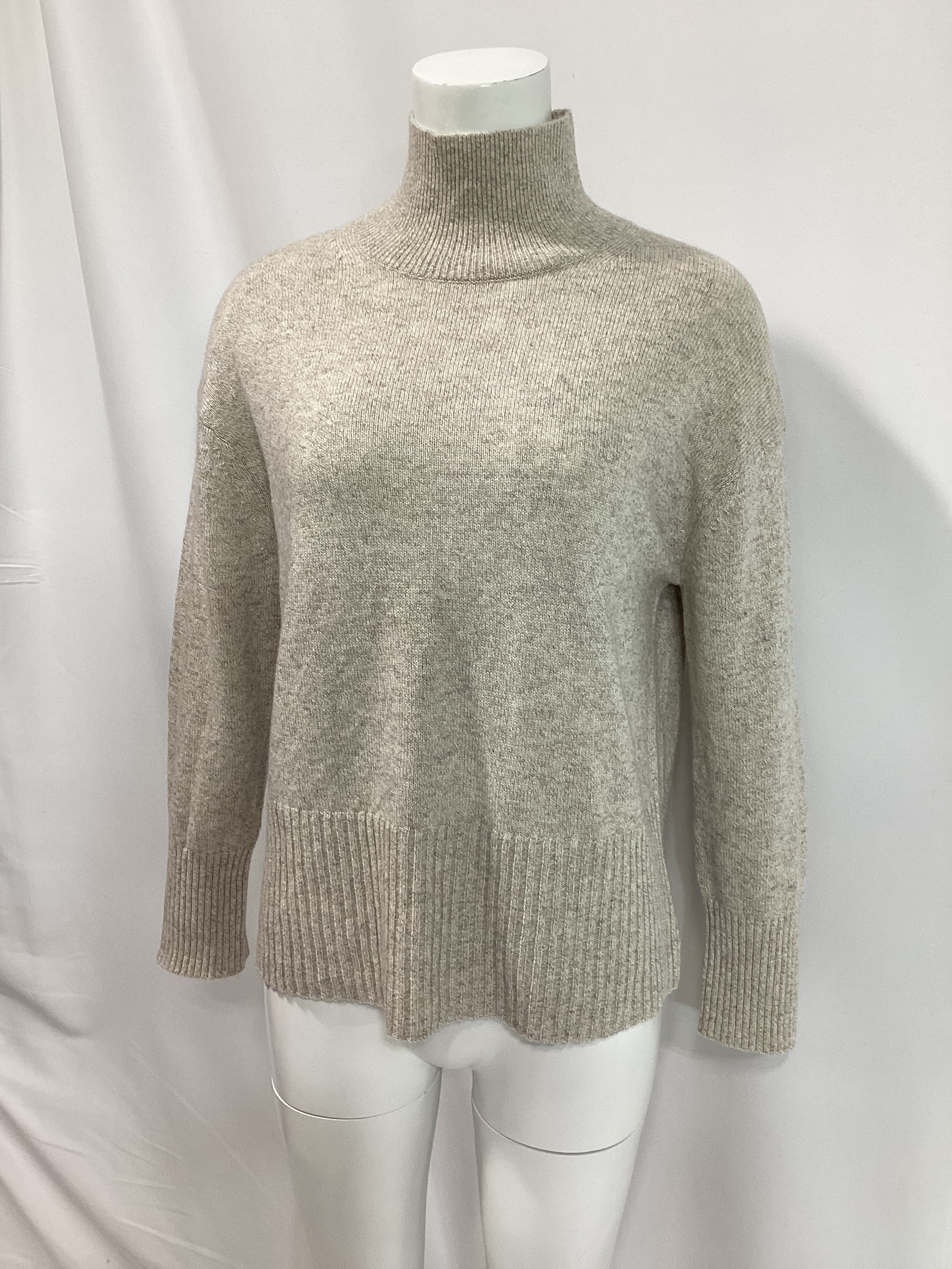 The Boxy Turtleneck In Cashmere - Image 3