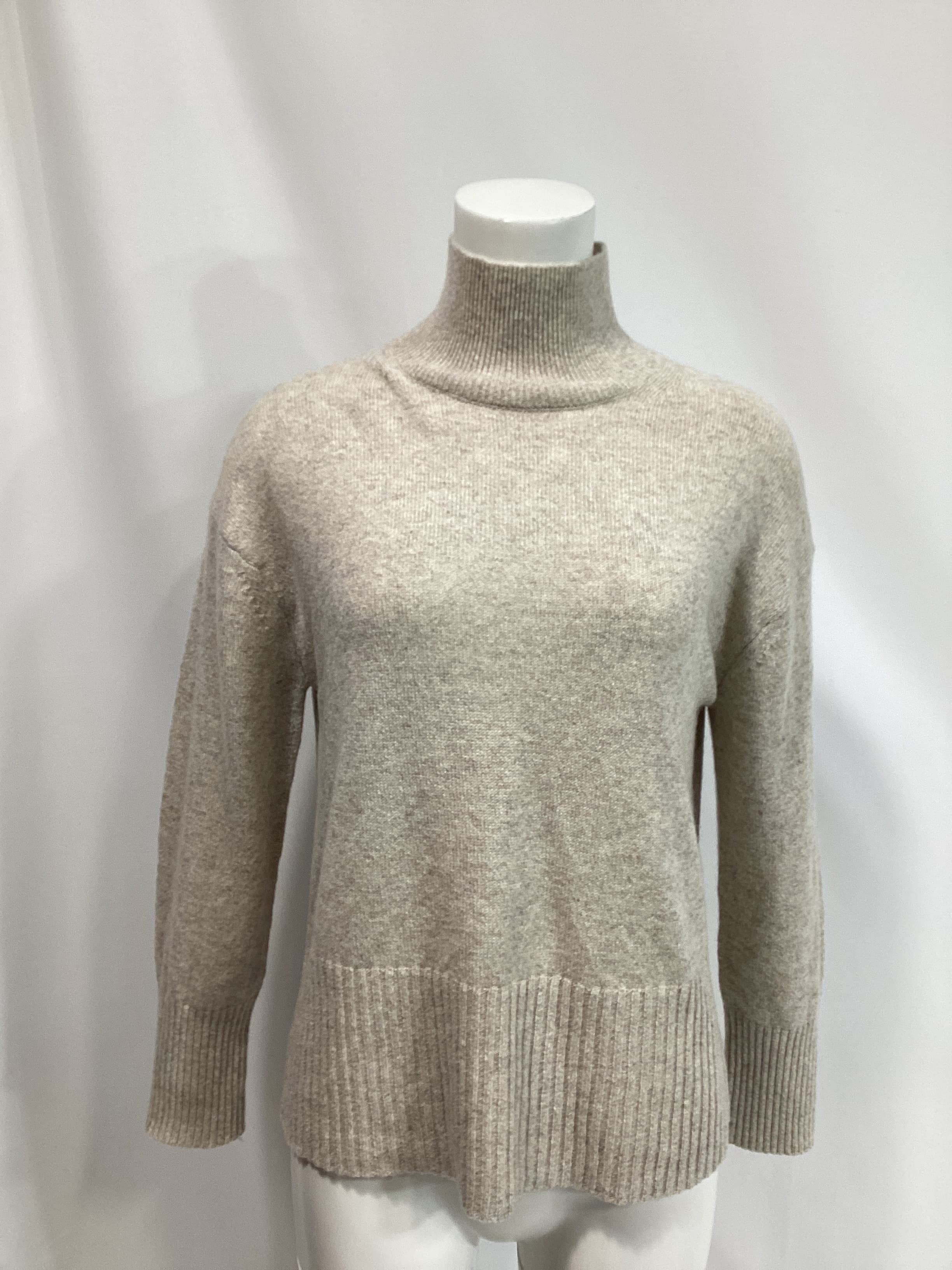 The Boxy Turtleneck In Cashmere - Image 4
