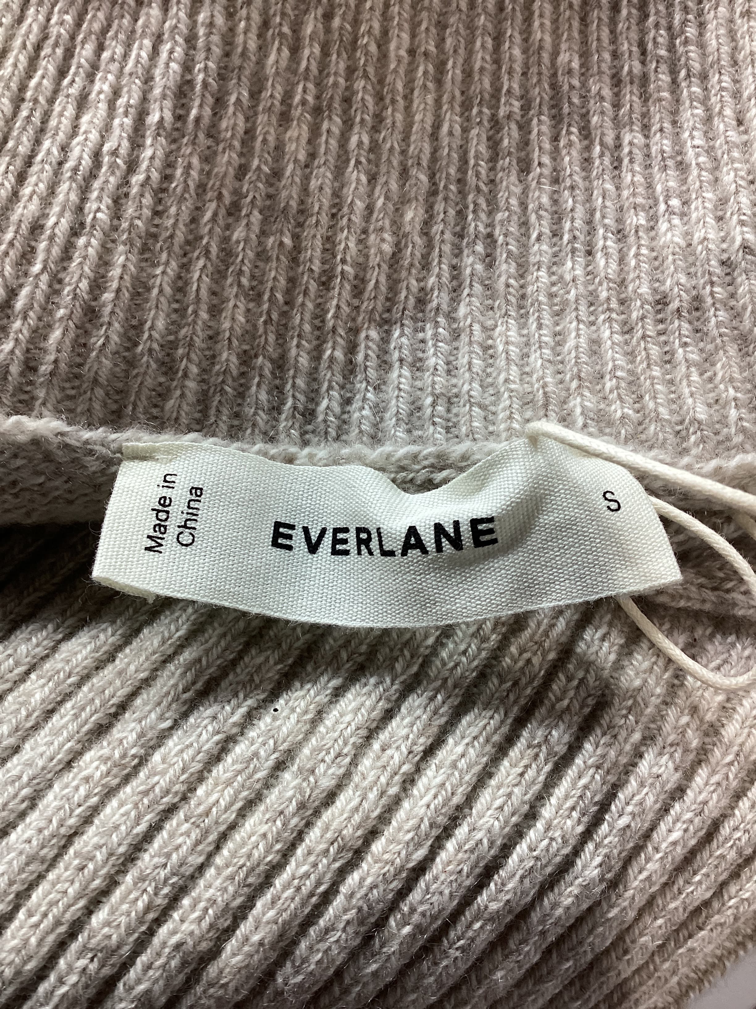 The Boxy Turtleneck In Cashmere - Image 4