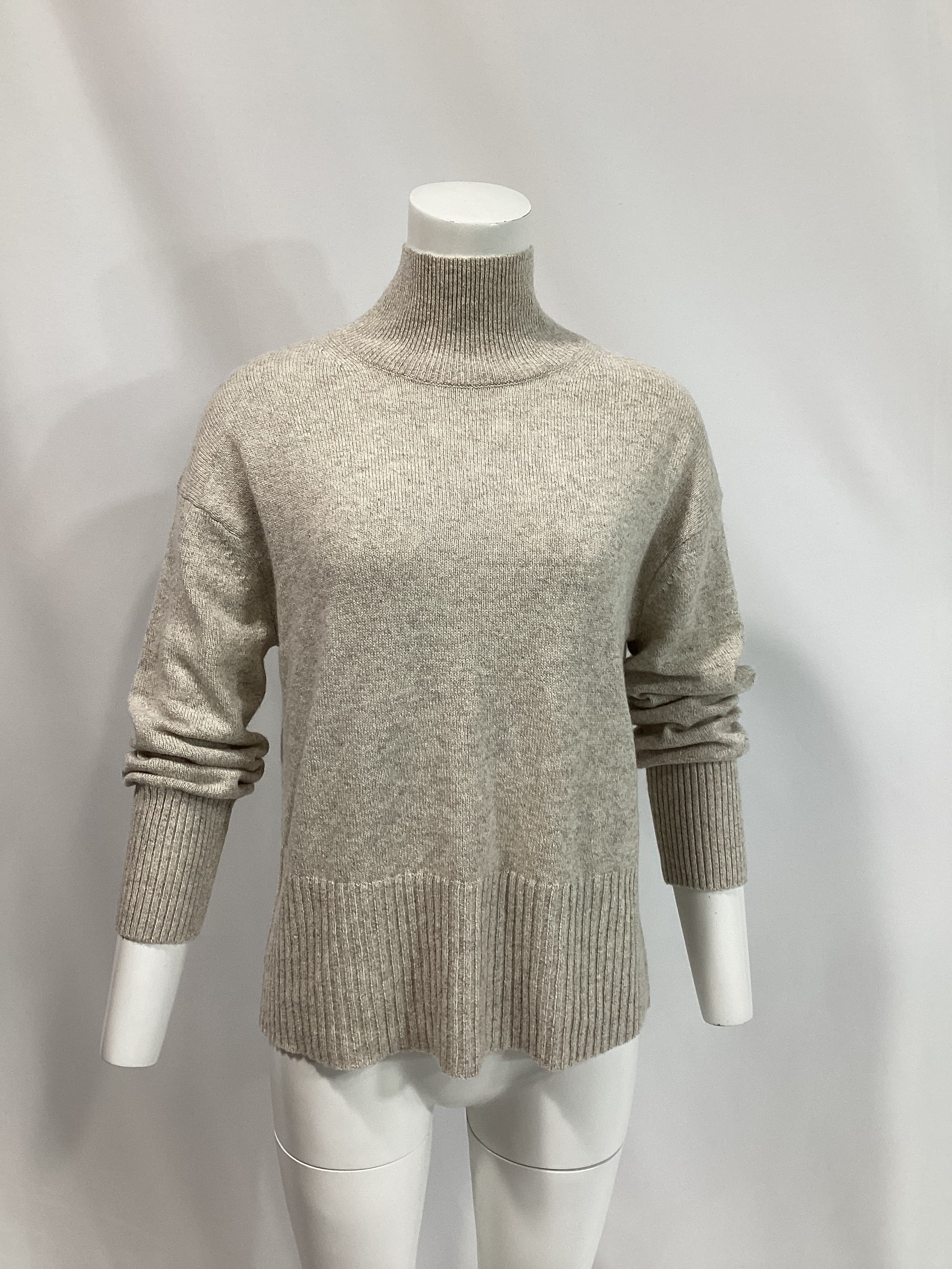 The Boxy Turtleneck In Cashmere - Image 4