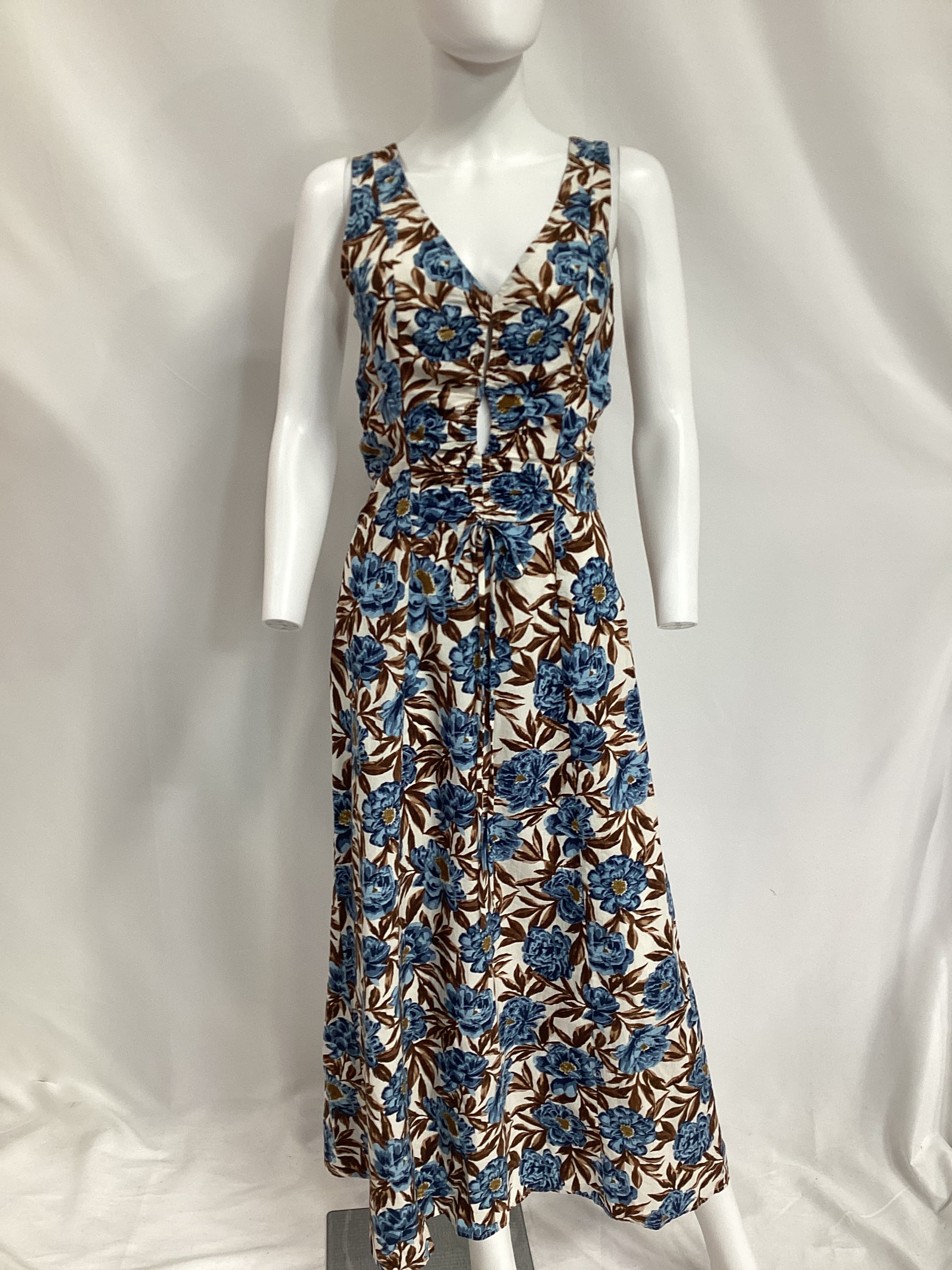 Sleeveless V Neck Midi Dress In Floral - Image 3