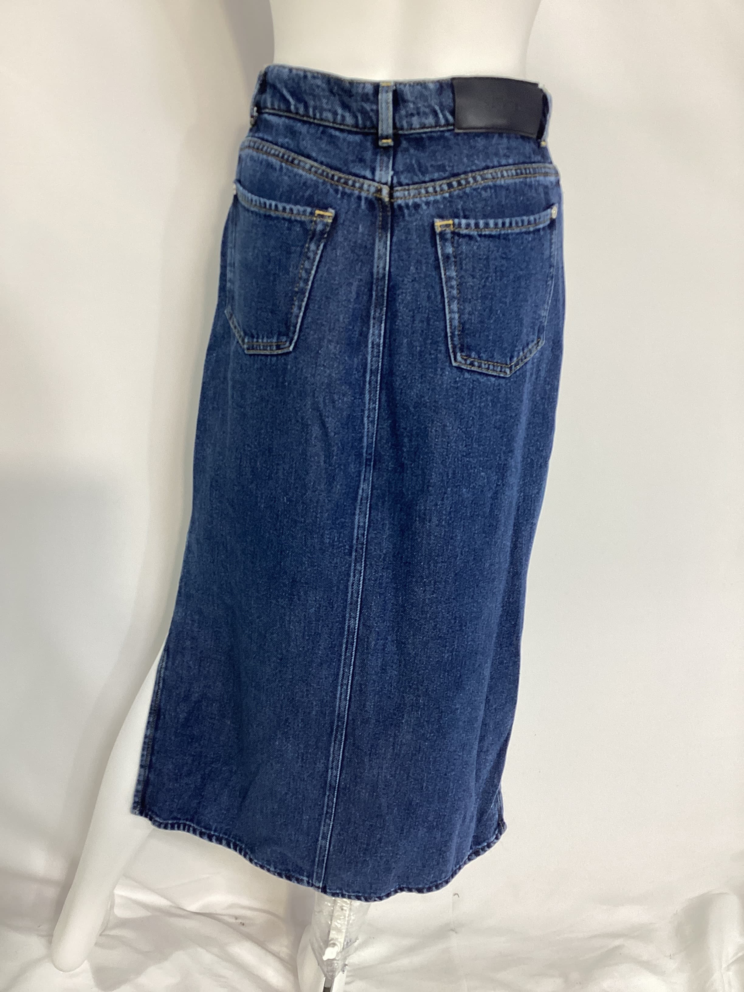7 For All Mankind Maxi Denim Skirt In Blue Note - Image 2