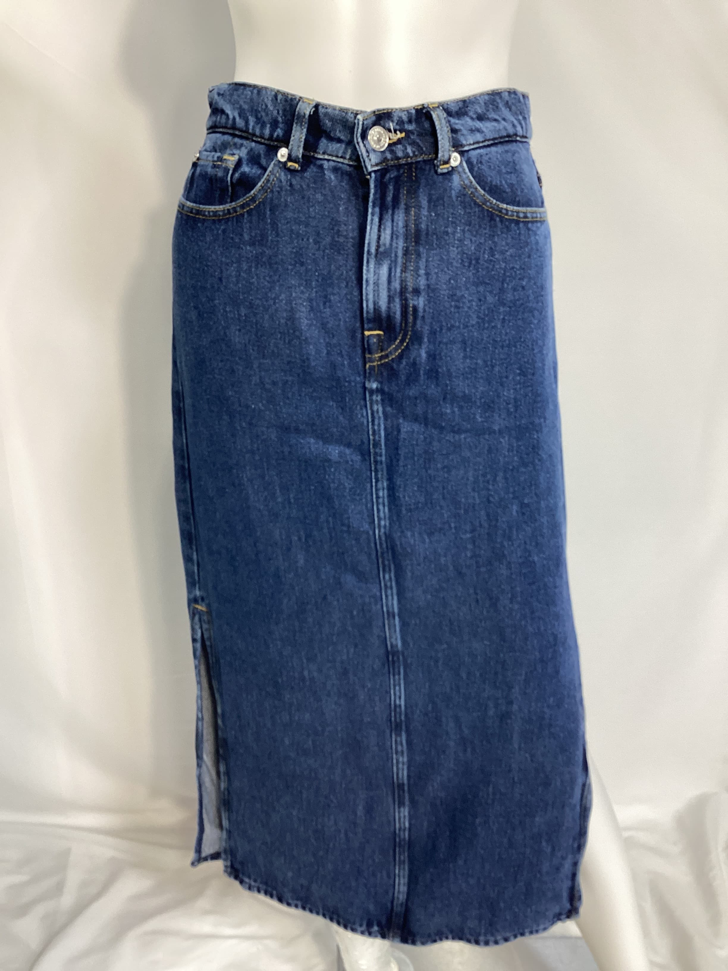 7 For All Mankind Maxi Denim Skirt In Blue Note - Image 4