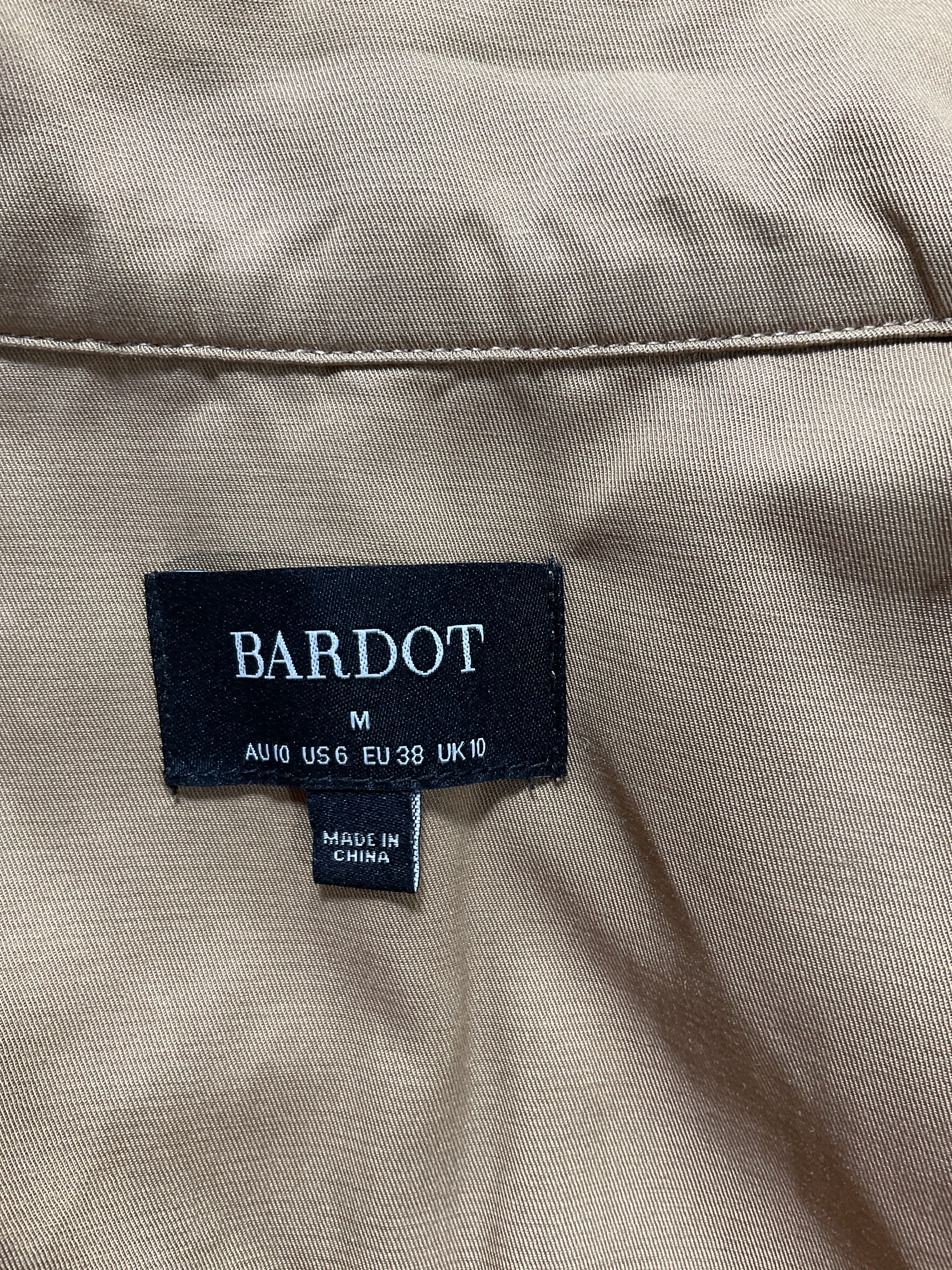 The Classic Trench In Tan - Image 4