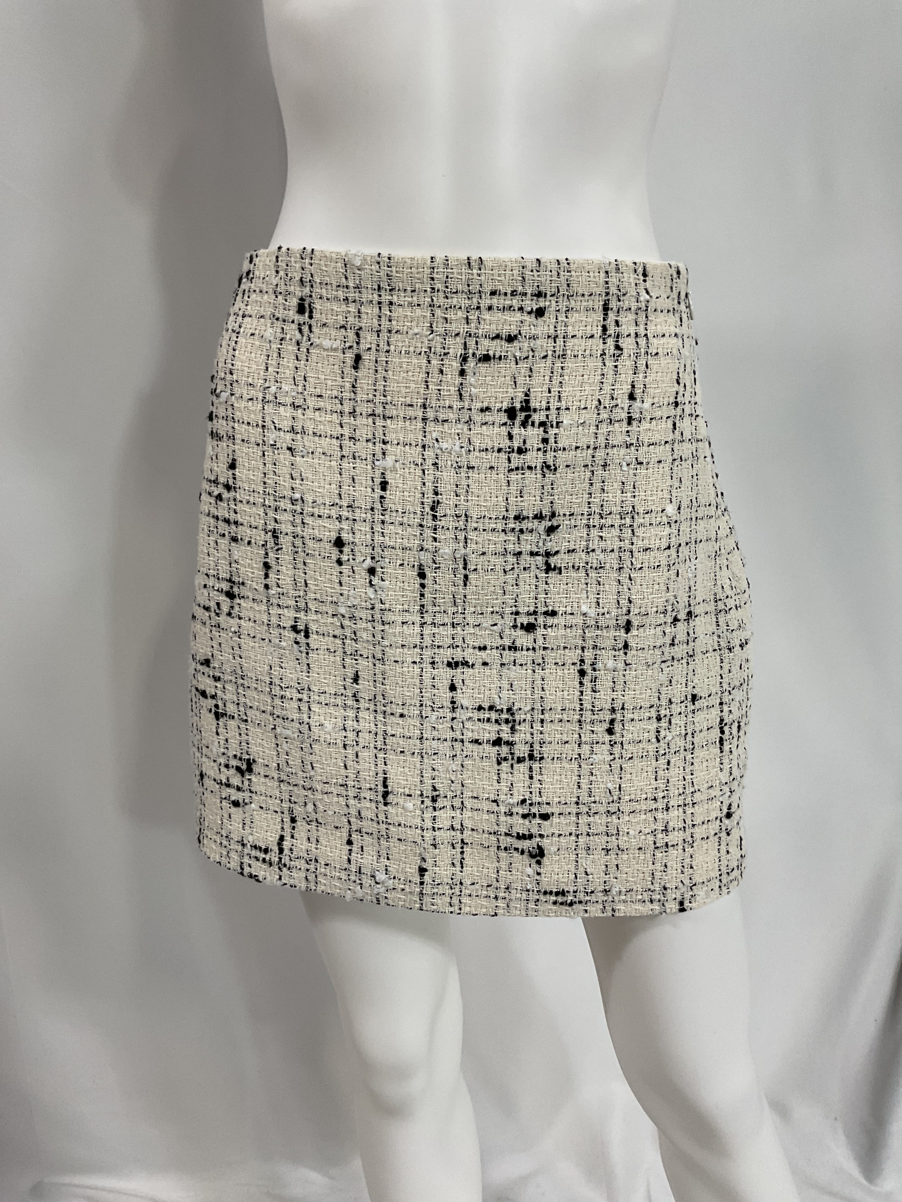 Leila Mini Skirt In Ivory & Black - Image 4