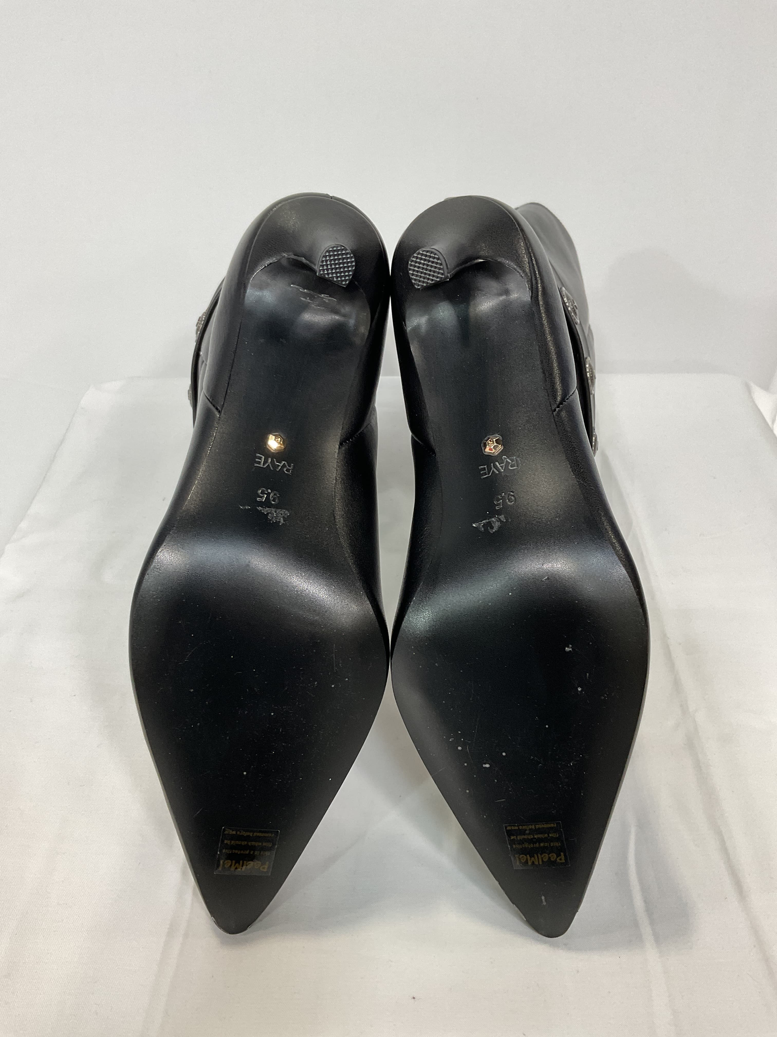 Alohi Boot In Black - Image 2