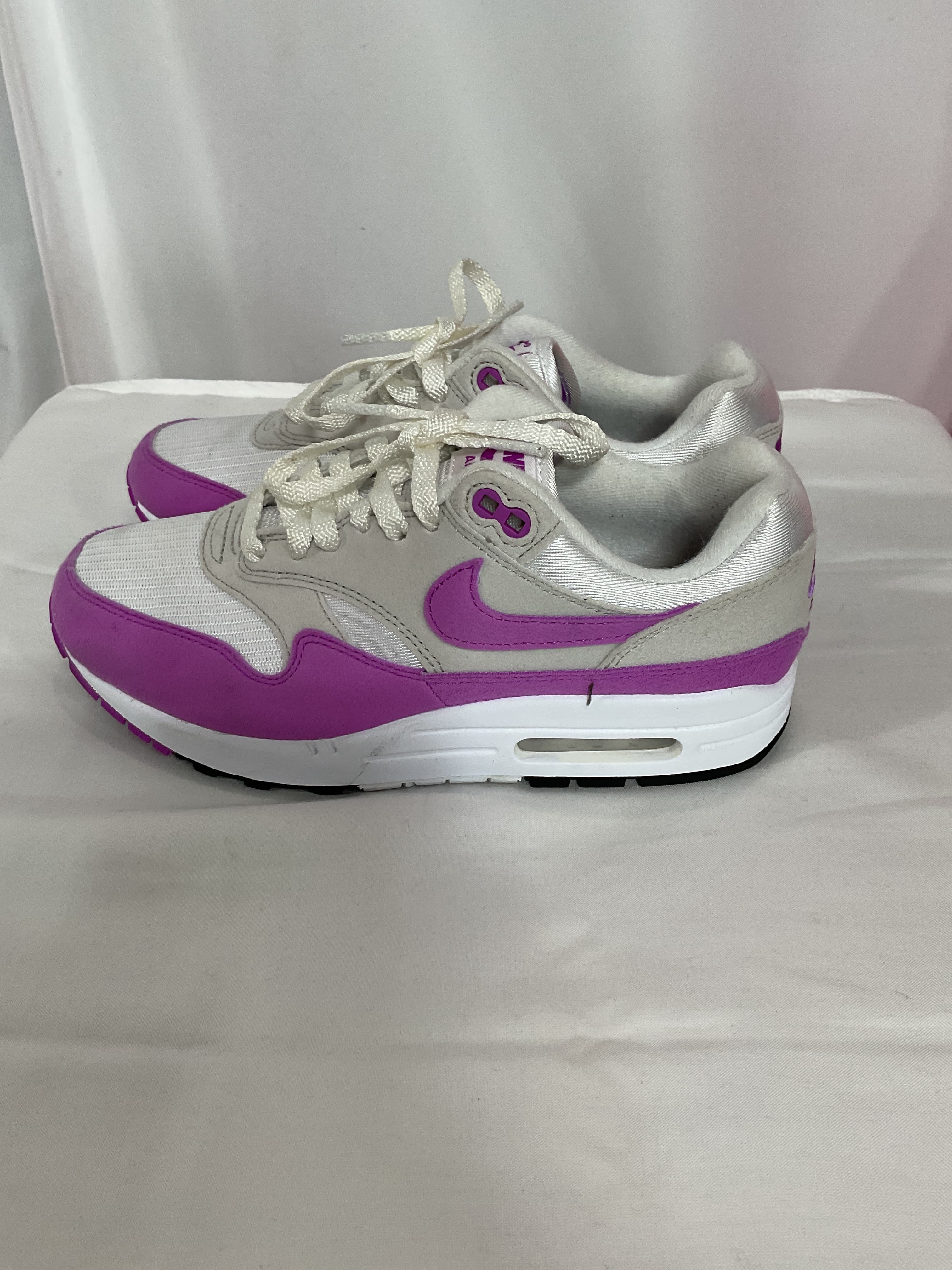 Air Max 1 '87 Sneaker In Neutral Grey & Fuchsia Dream - Image 2