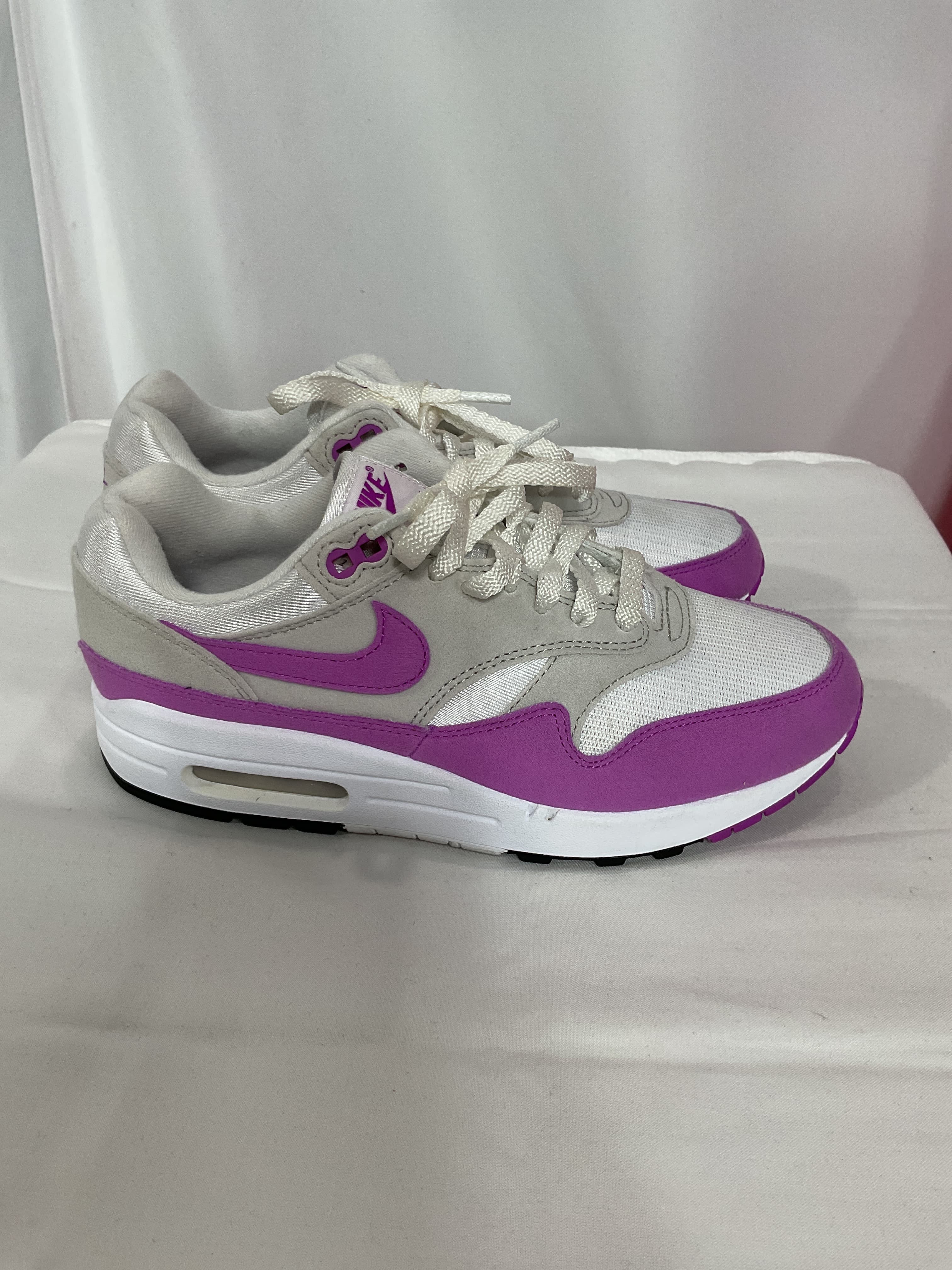 Air Max 1 '87 Sneaker In Neutral Grey & Fuchsia Dream - Image 4
