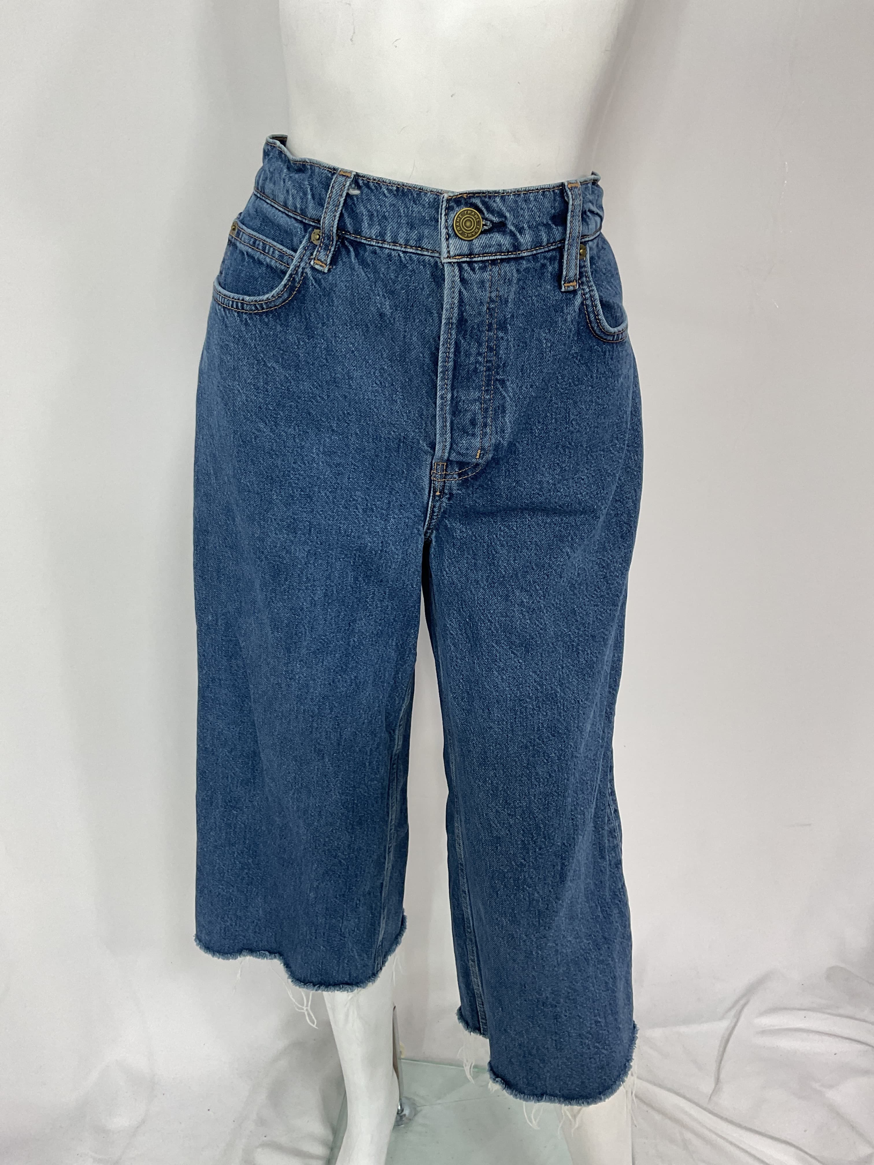 High Waist Raw Hem Capri Jeans - Image 2